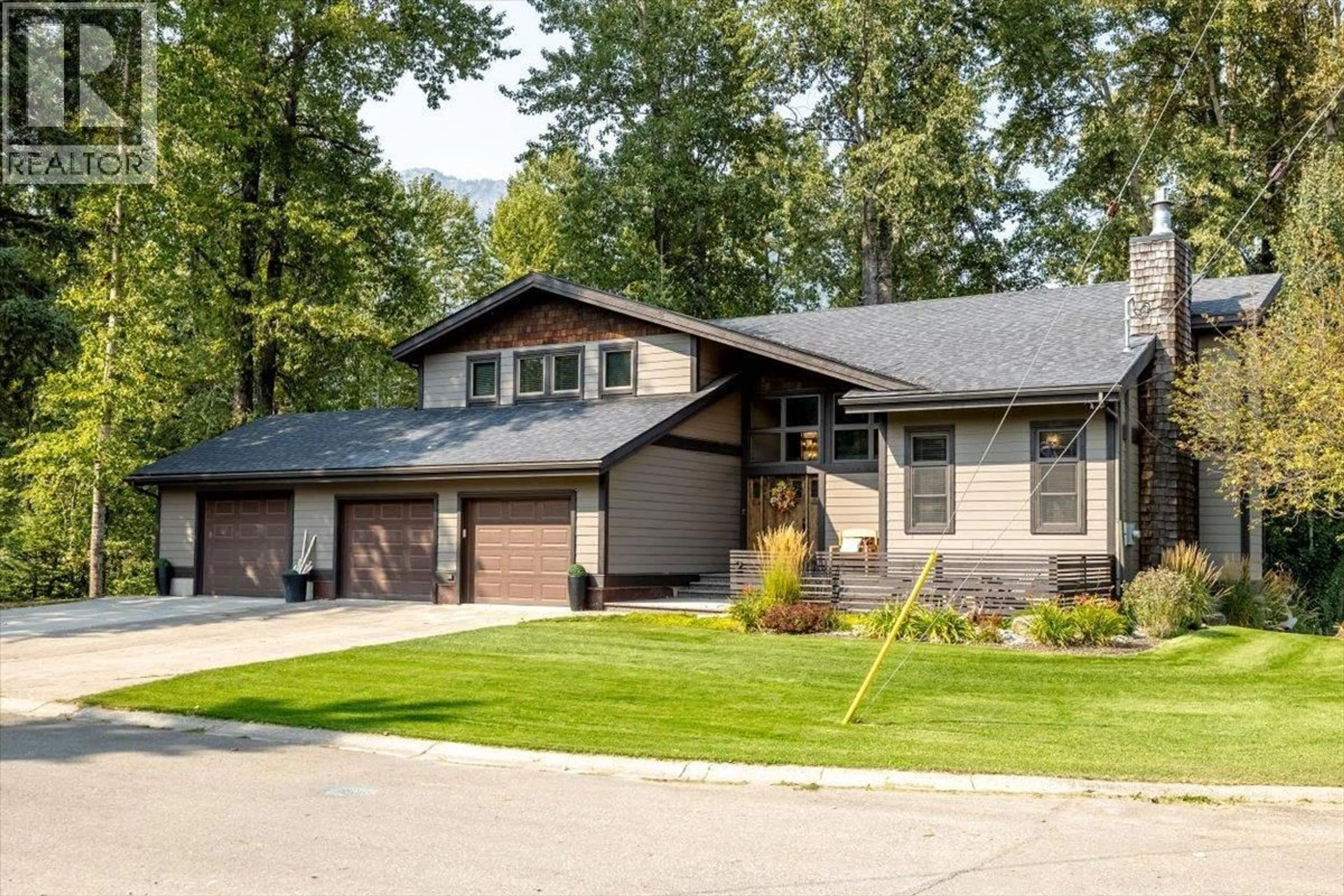 Home with vinyl exterior material, street for 2 MT MINTON STREET, Fernie British Columbia V0B1M3