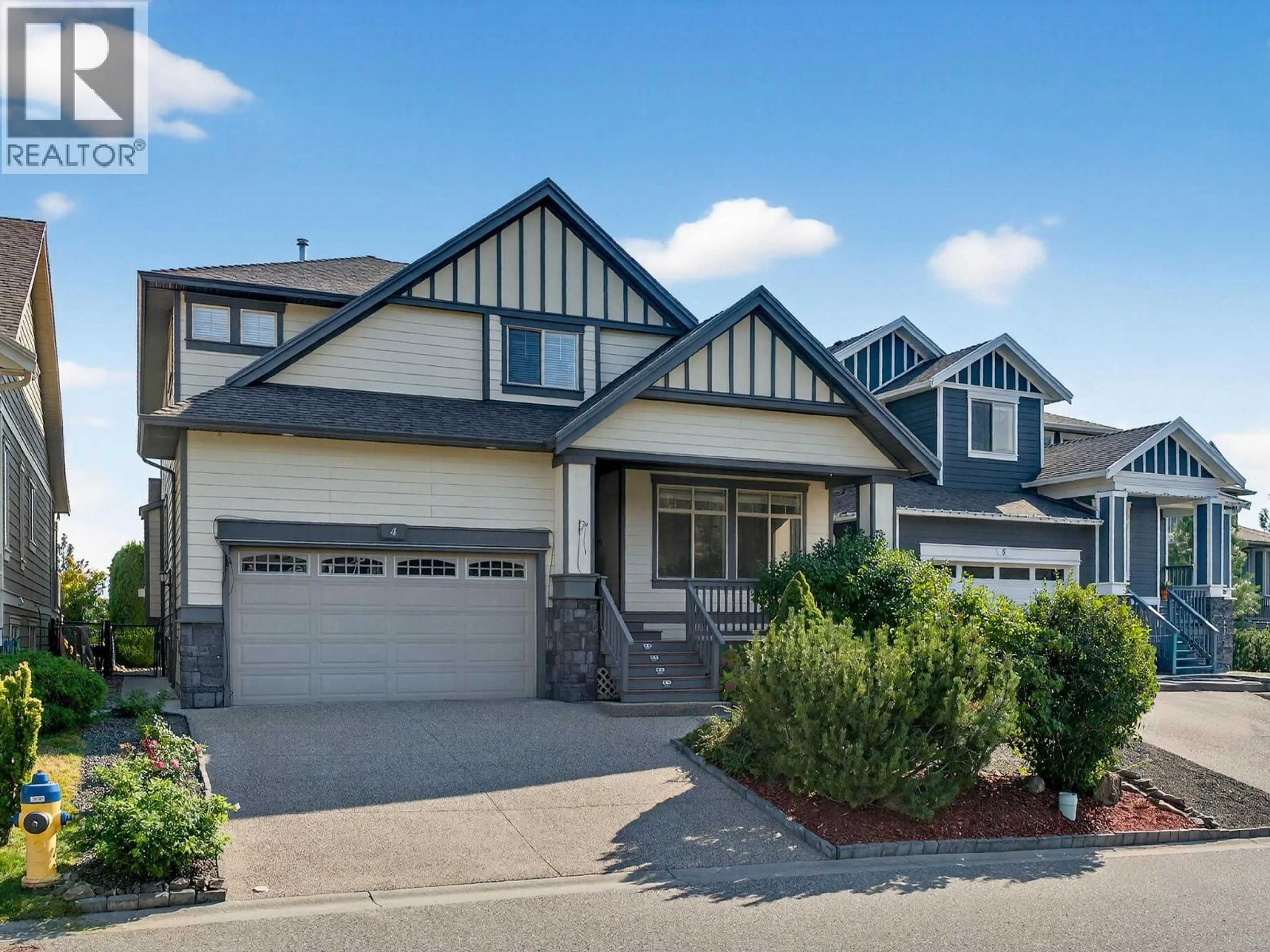 Home with vinyl exterior material, street for 4 - 2051 SUNVIEW DRIVE, West Kelowna British Columbia V1Z4C2