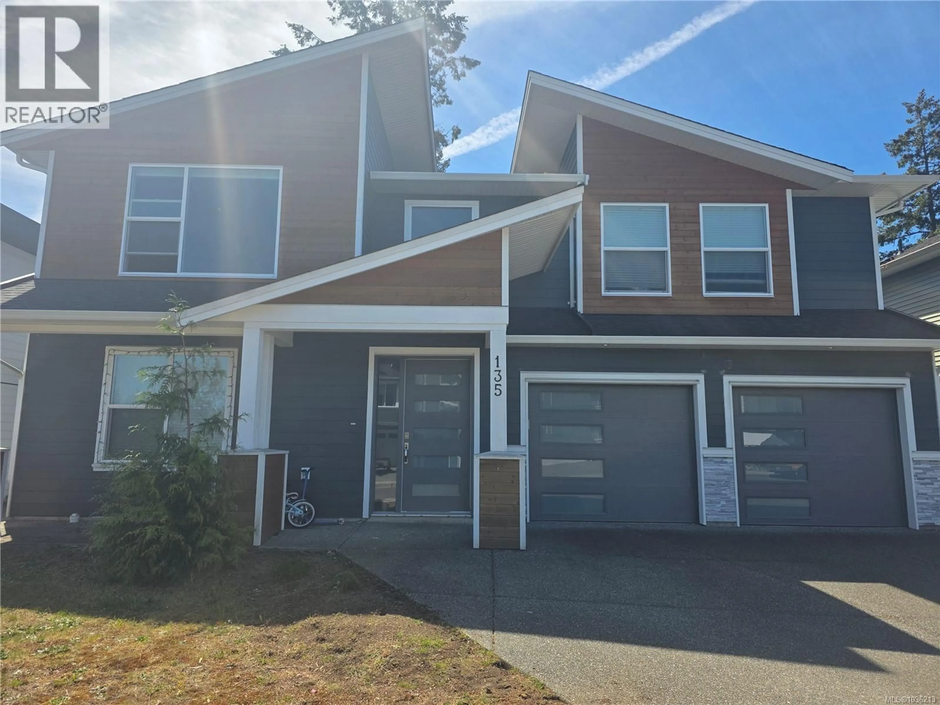 Home with vinyl exterior material, street for 135 LINDQUIST ROAD, Nanaimo British Columbia V9T0J9