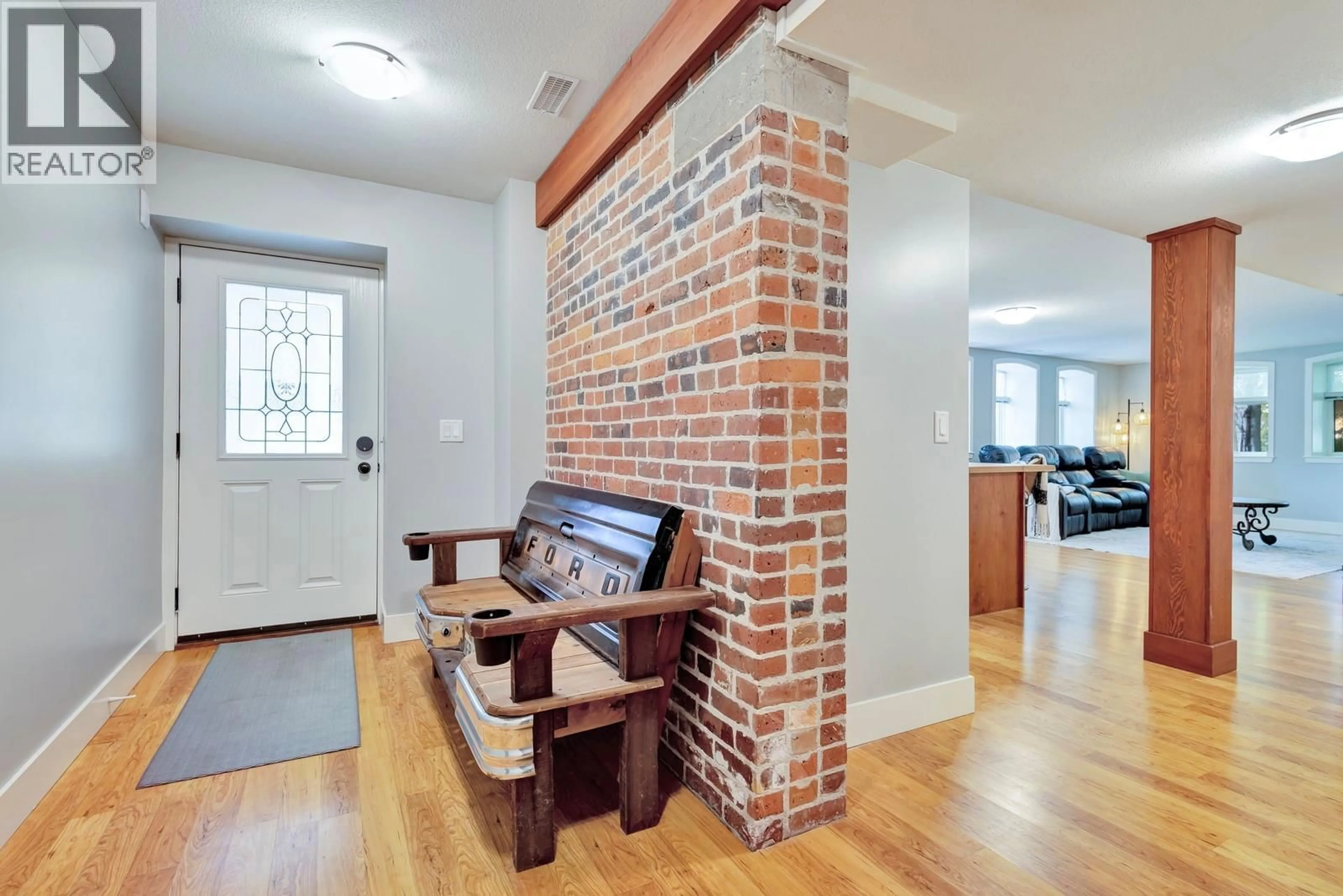 Indoor entryway for 104 - 772 RUTLAND ROAD NORTH, Kelowna British Columbia V1X3B7
