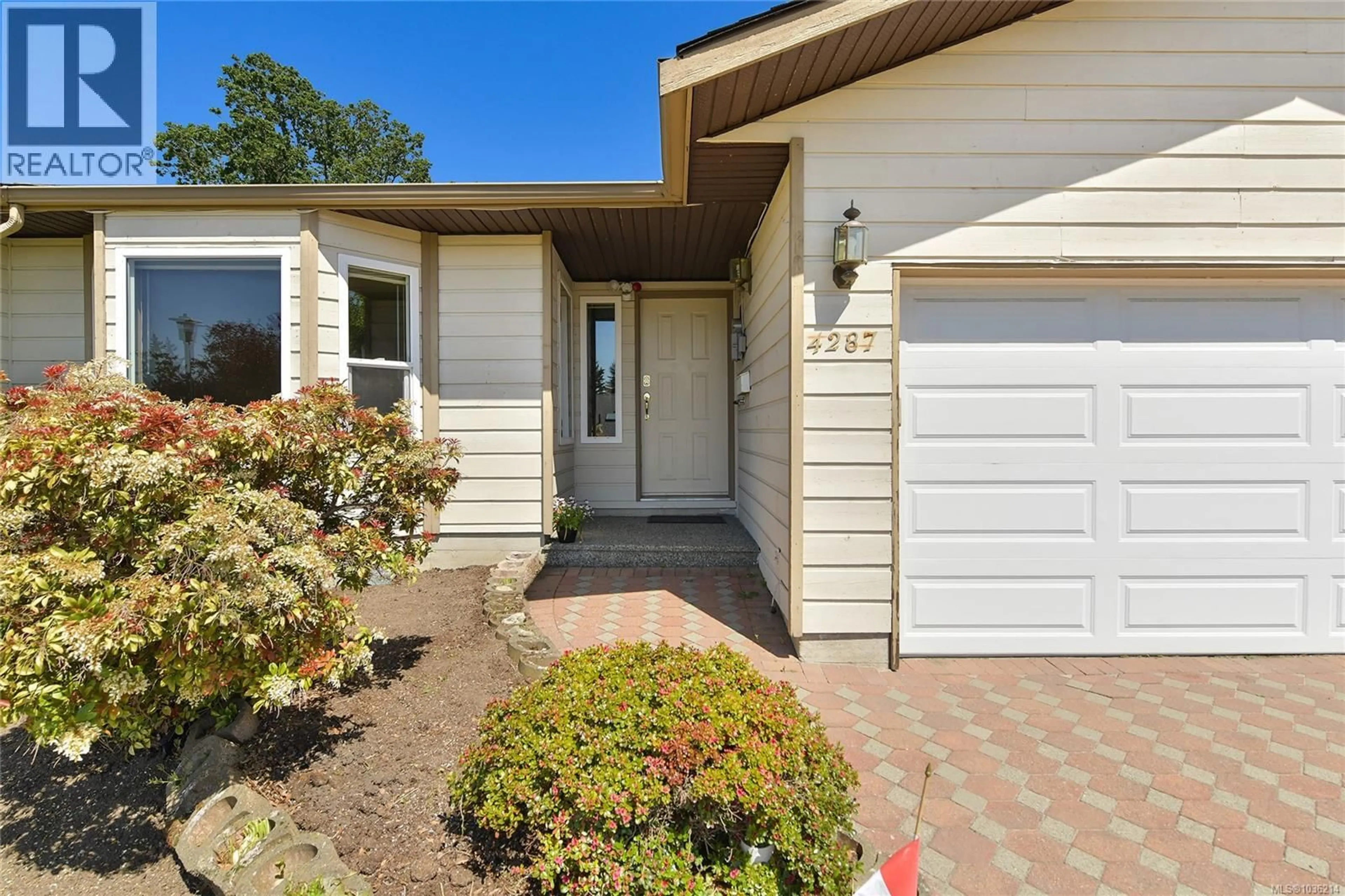 Home with vinyl exterior material, street for 4287 PANORAMA PLACE, Saanich British Columbia V8X4X7