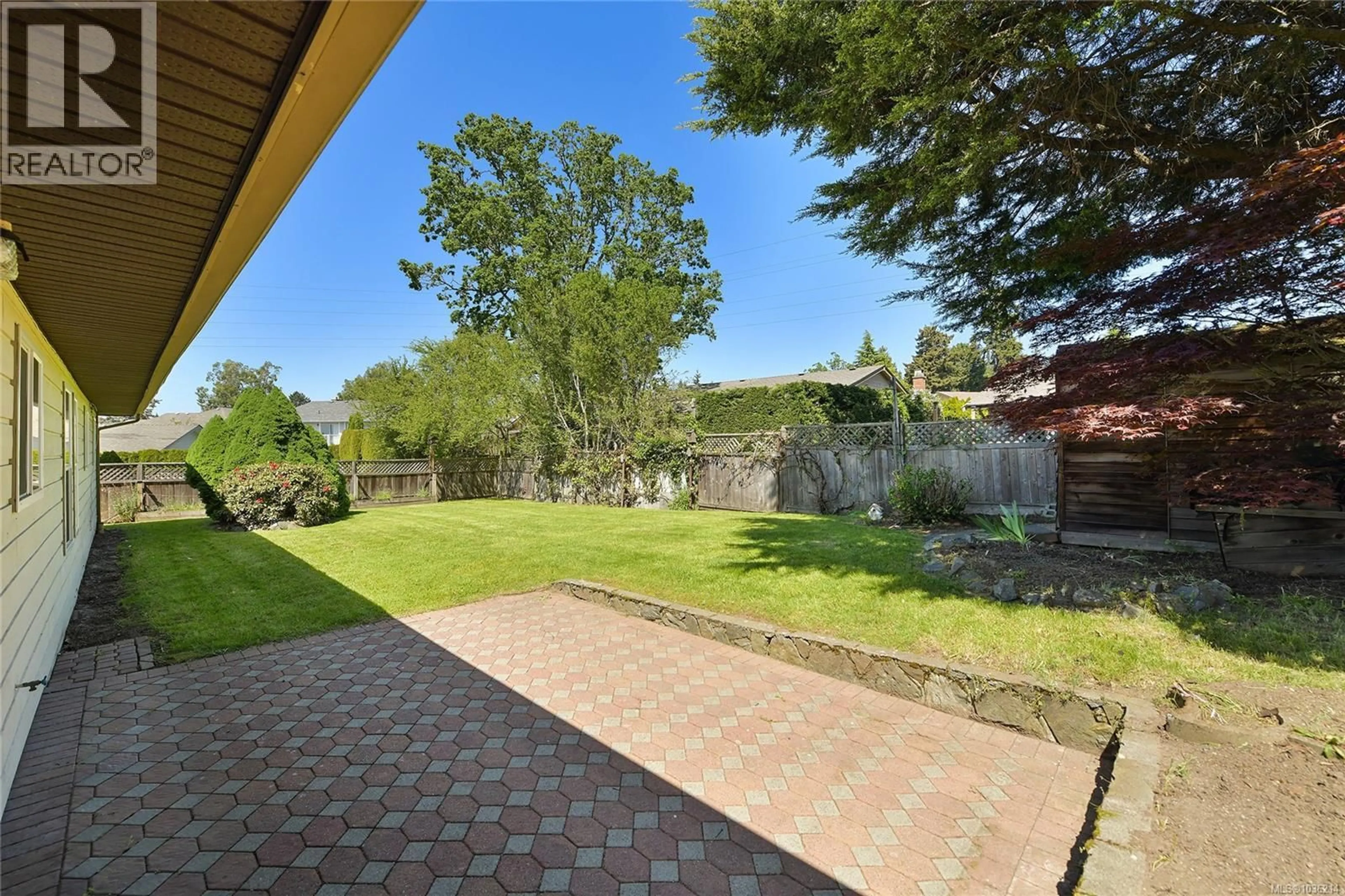 Patio, street for 4287 PANORAMA PLACE, Saanich British Columbia V8X4X7