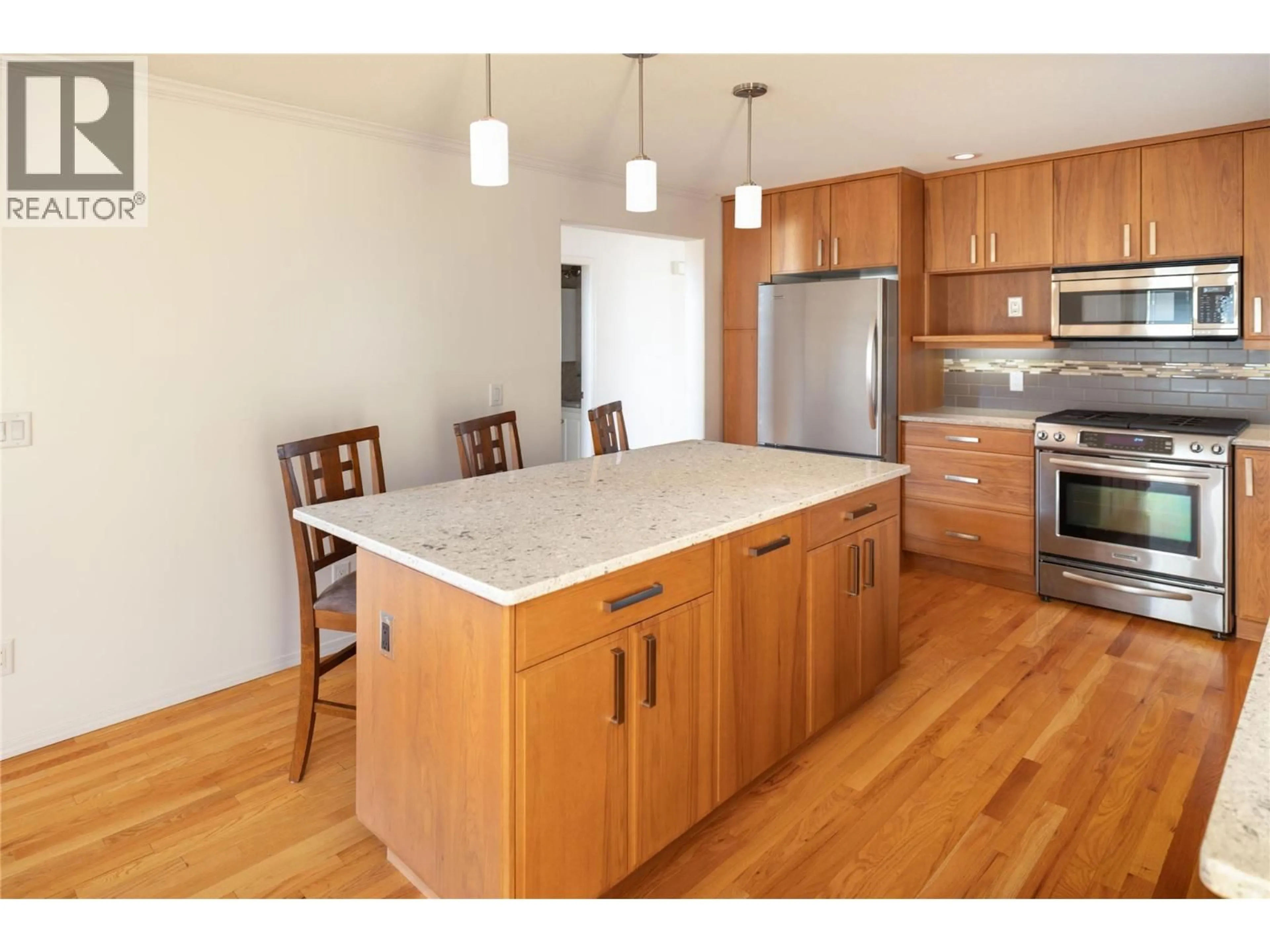 Open concept kitchen, wood/laminate floor for 175 - 609 TRUSWELL ROAD, Kelowna British Columbia V1W3Z1