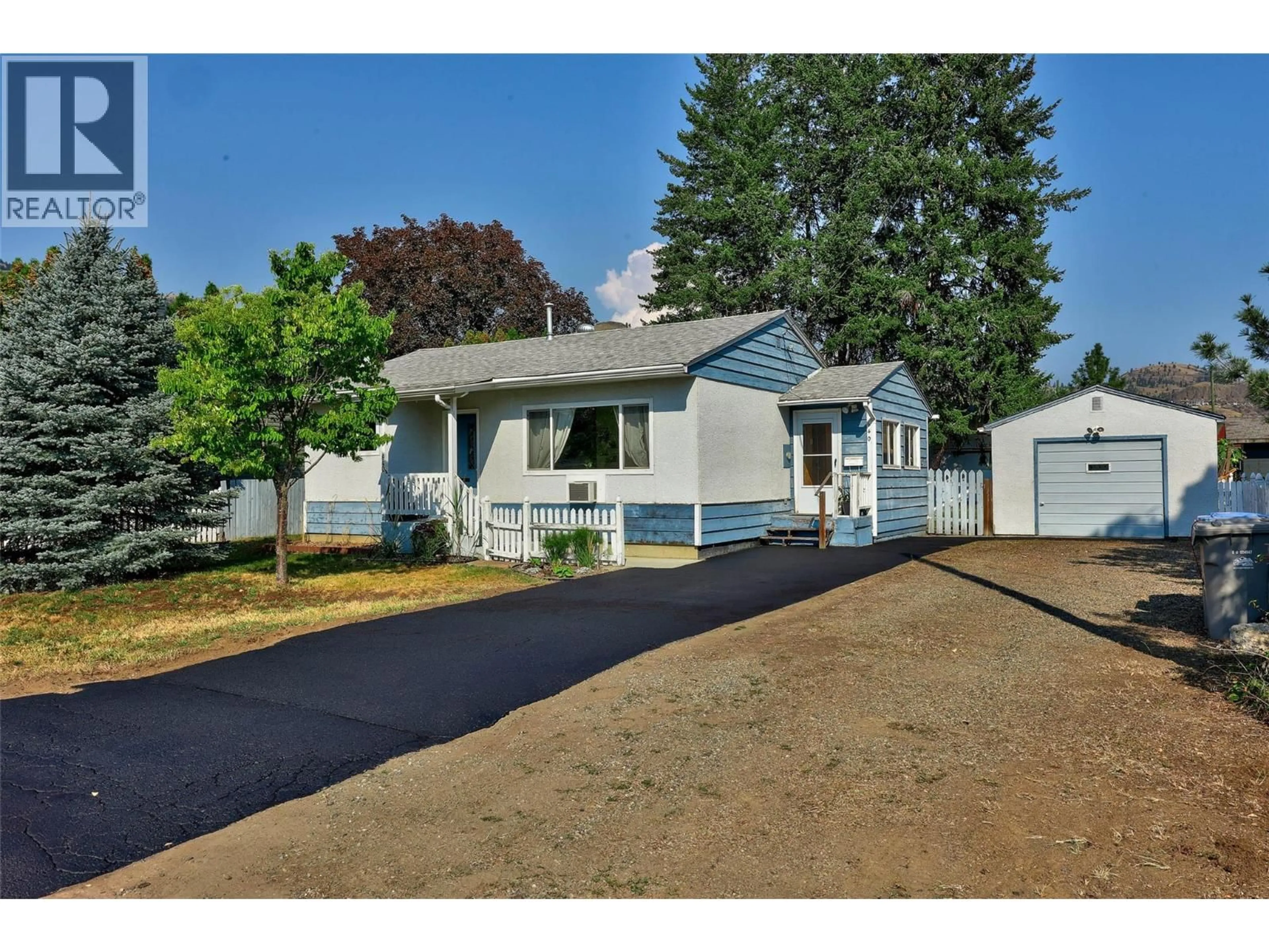 Home with vinyl exterior material, street for 640 PORTERFIELD ROAD, Kamloops British Columbia V2B6M6