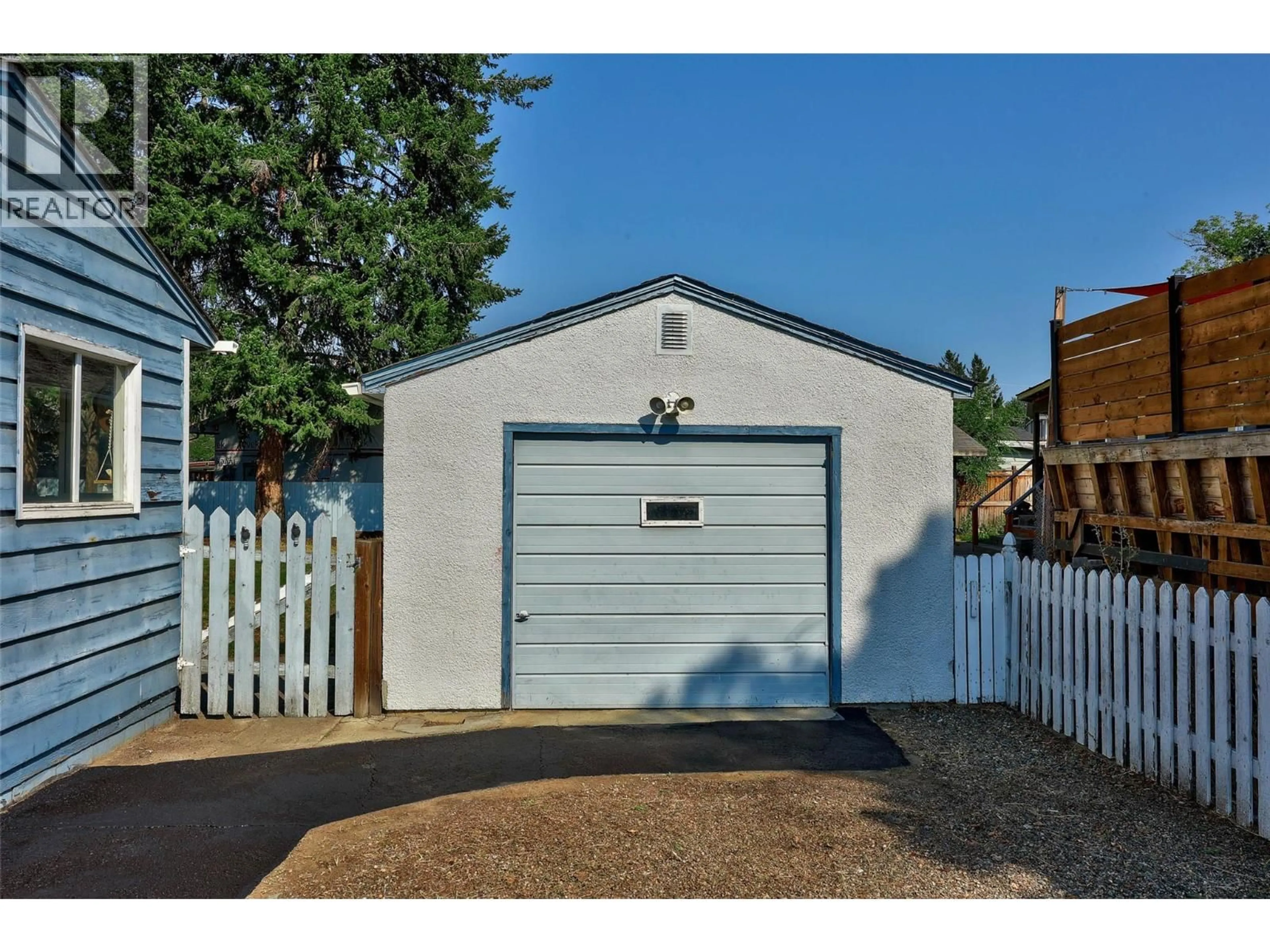 Indoor garage for 640 PORTERFIELD ROAD, Kamloops British Columbia V2B6M6