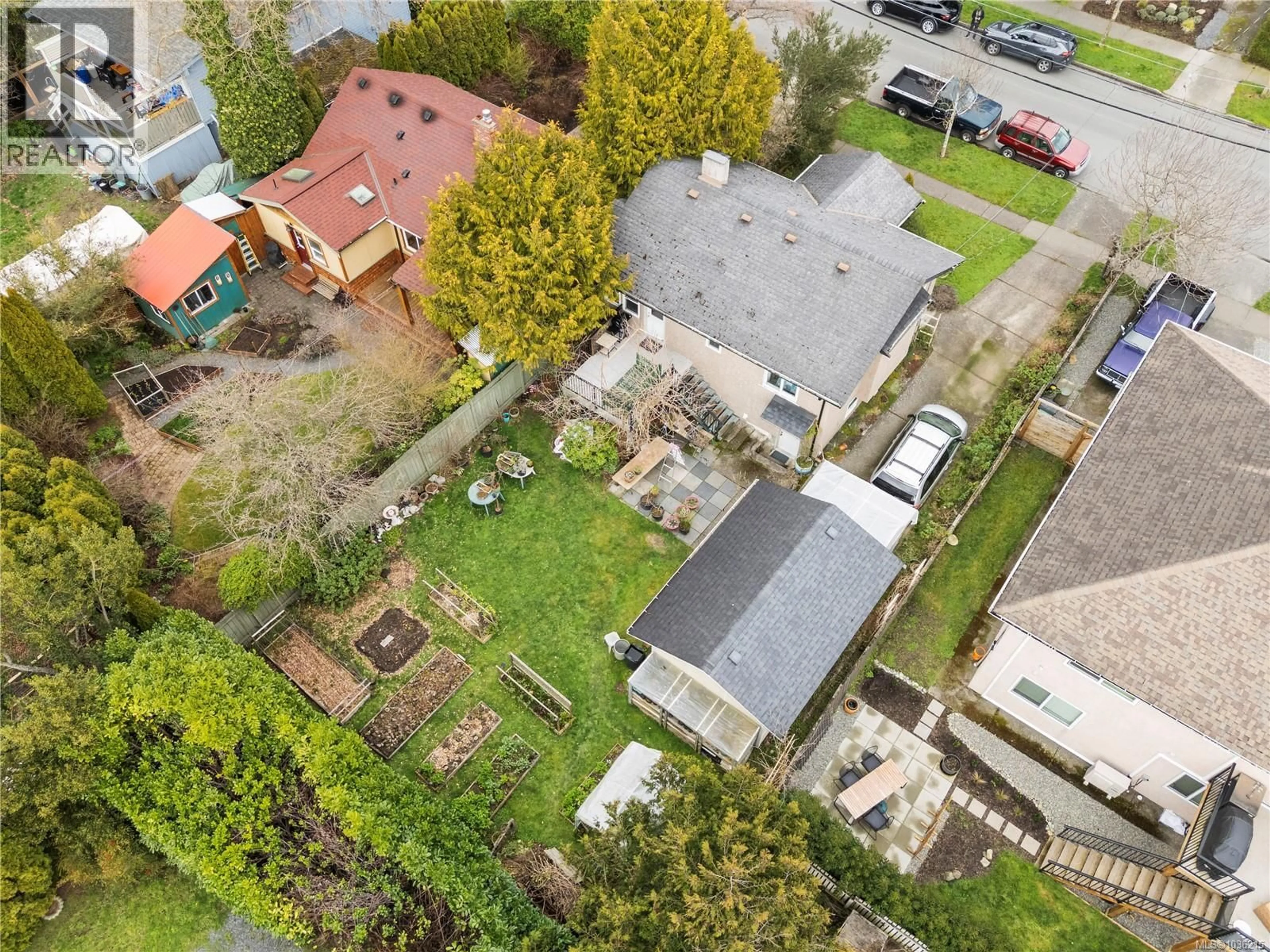 A pic from outside/outdoor area/front of a property/back of a property/a pic from drone, street for 2614 SCOTT STREET, Victoria British Columbia V8R4H9