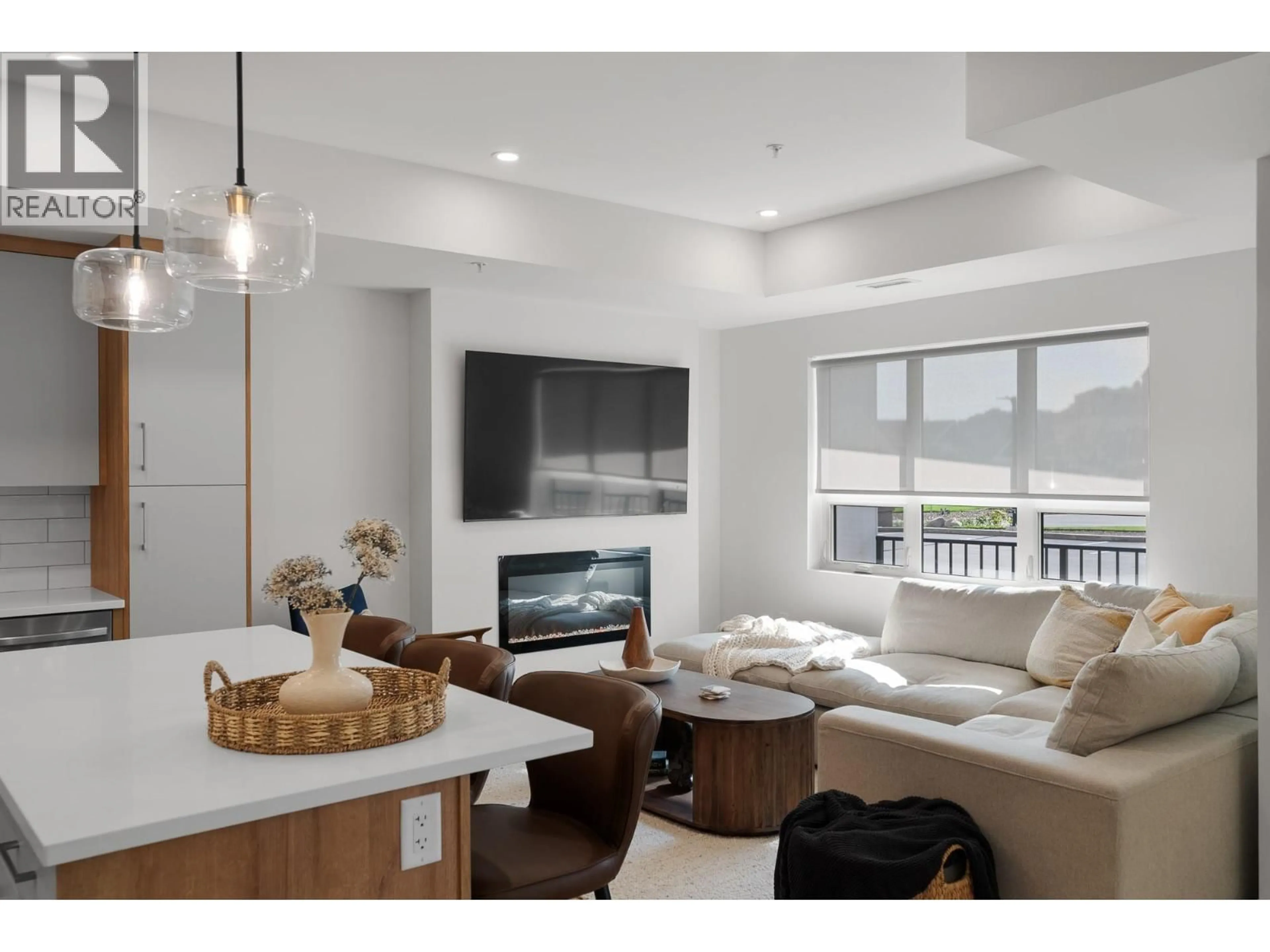 Living room with furniture, unknown for 102 - 1844 QU'APPELLE BOULEVARD, Kamloops British Columbia V2E0E8