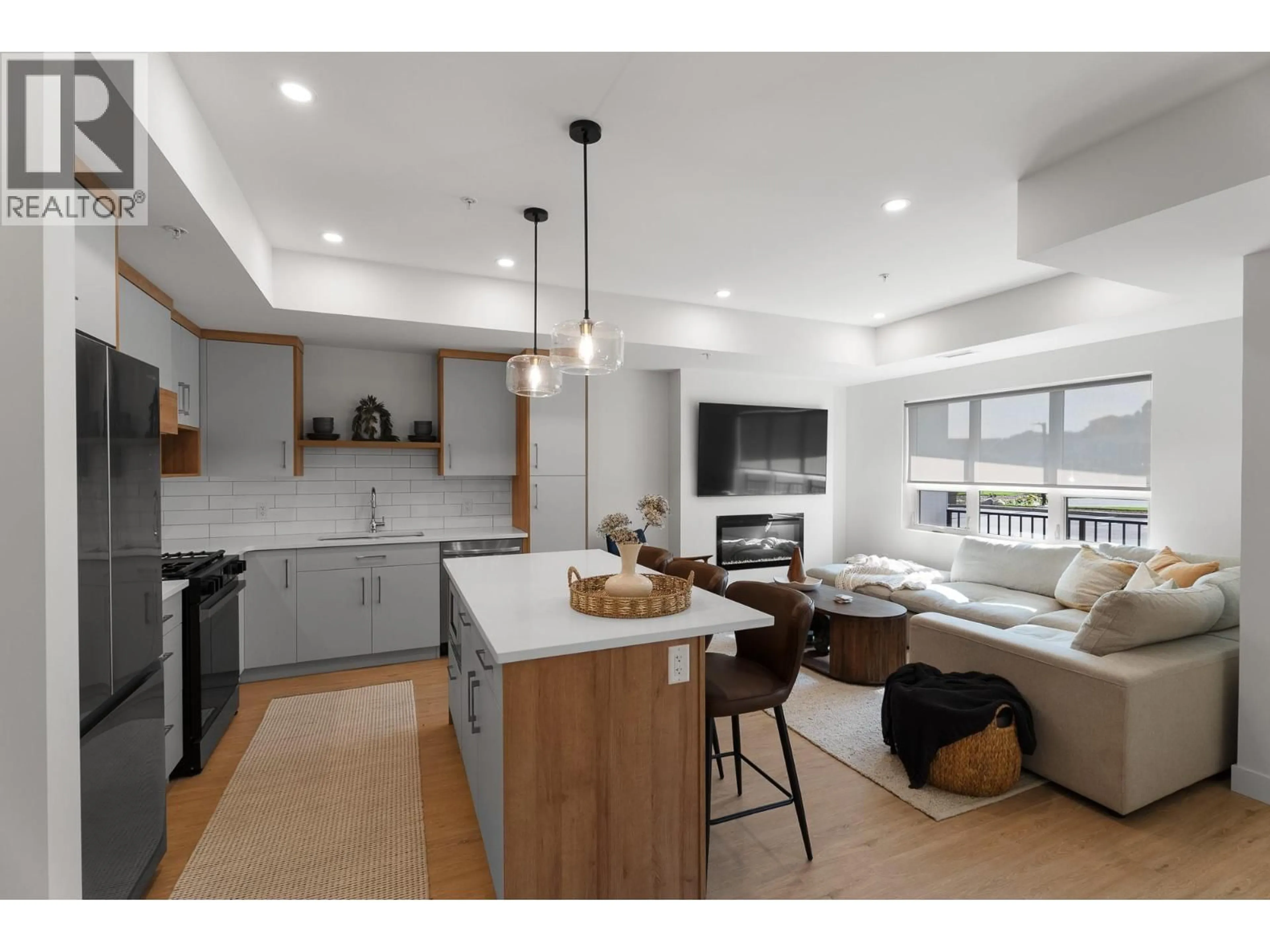 Open concept kitchen, unknown for 102 - 1844 QU'APPELLE BOULEVARD, Kamloops British Columbia V2E0E8