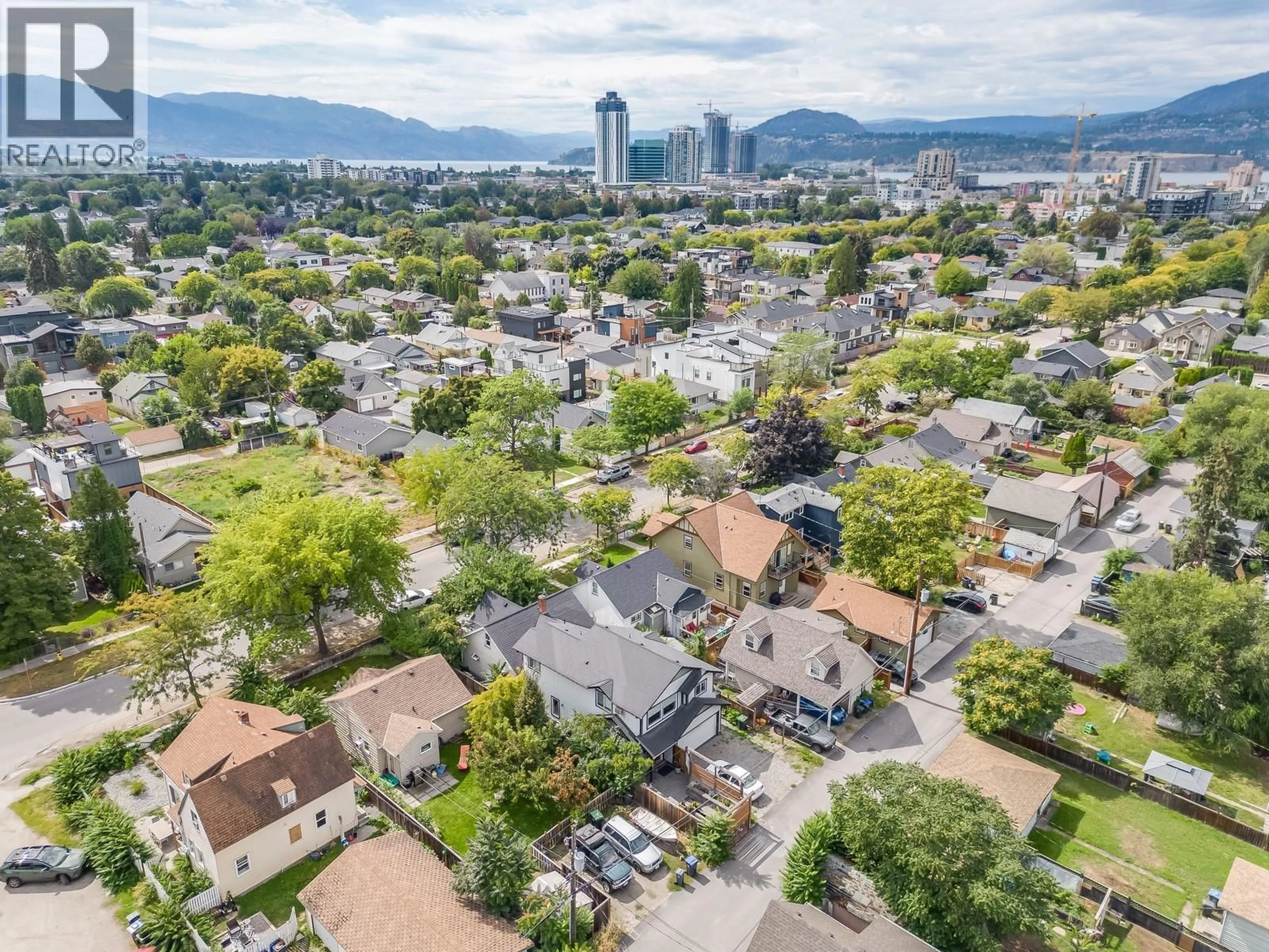 A pic from outside/outdoor area/front of a property/back of a property/a pic from drone, mountain view for 980 CORONATION AVENUE, Kelowna British Columbia V1Y7A5