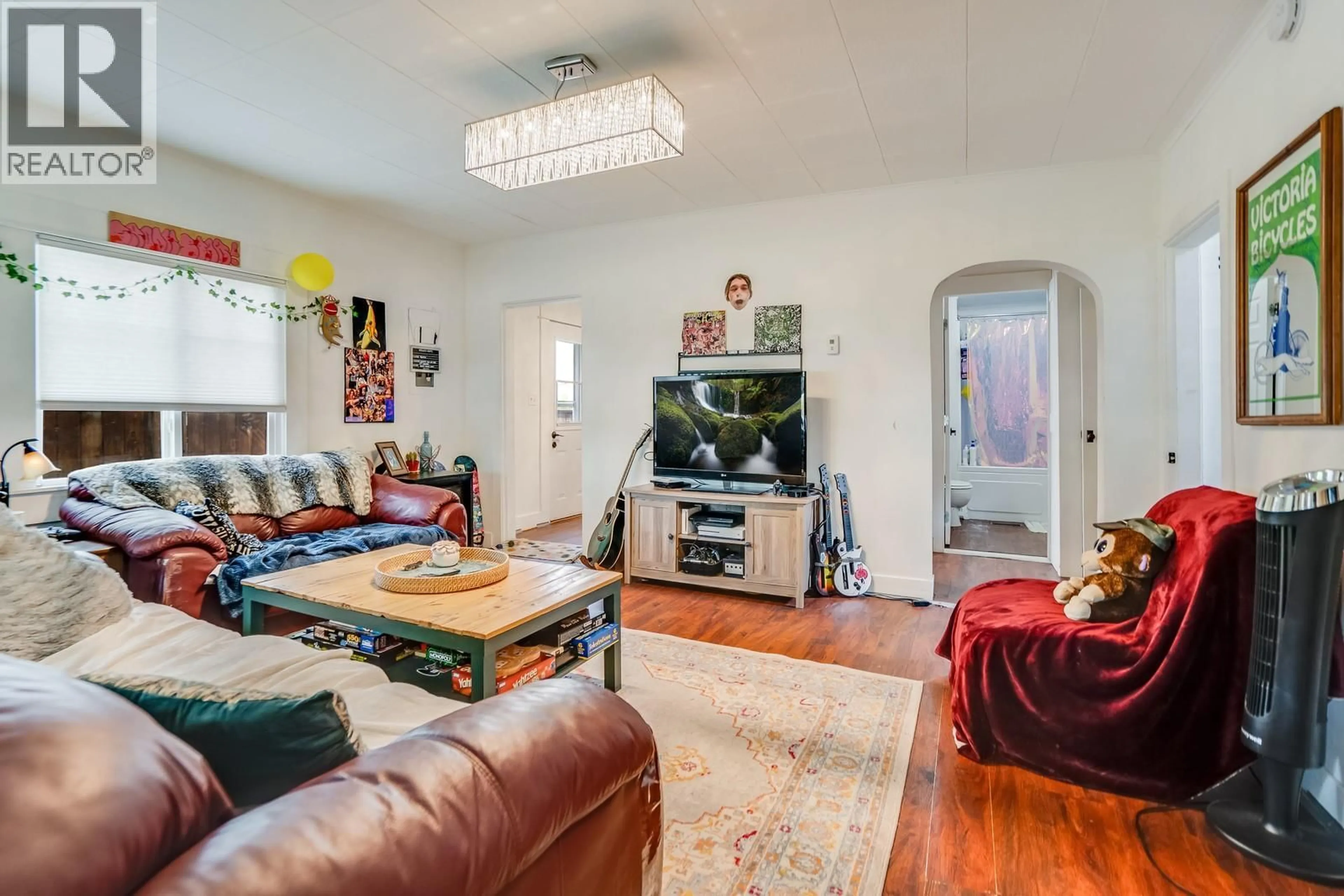 Living room with furniture, unknown for 980 CORONATION AVENUE, Kelowna British Columbia V1Y7A5