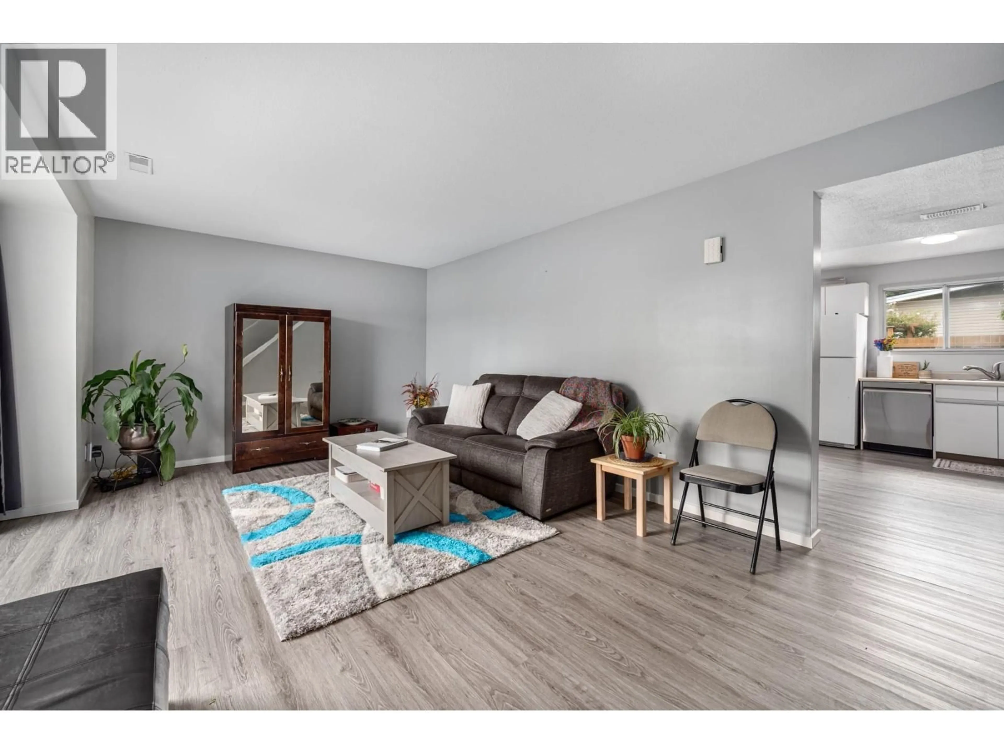 Living room with furniture, wood/laminate floor for 1009 SOUTHILL STREET, Kamloops British Columbia V2B5M4
