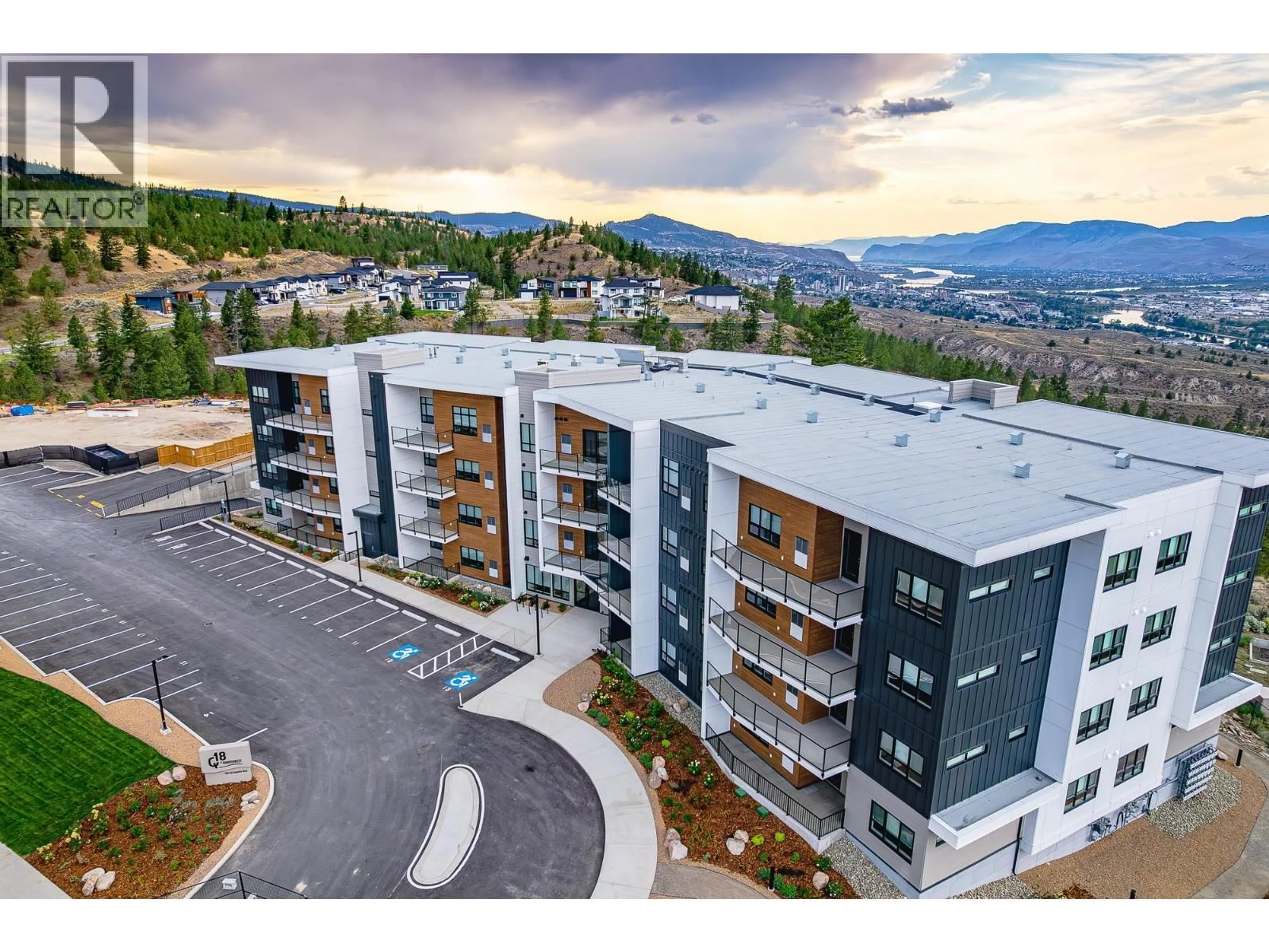 A pic from outside/outdoor area/front of a property/back of a property/a pic from drone, mountain view for 206 - 1844 QU'APPELLE BOULEVARD, Kamloops British Columbia V2E0E8