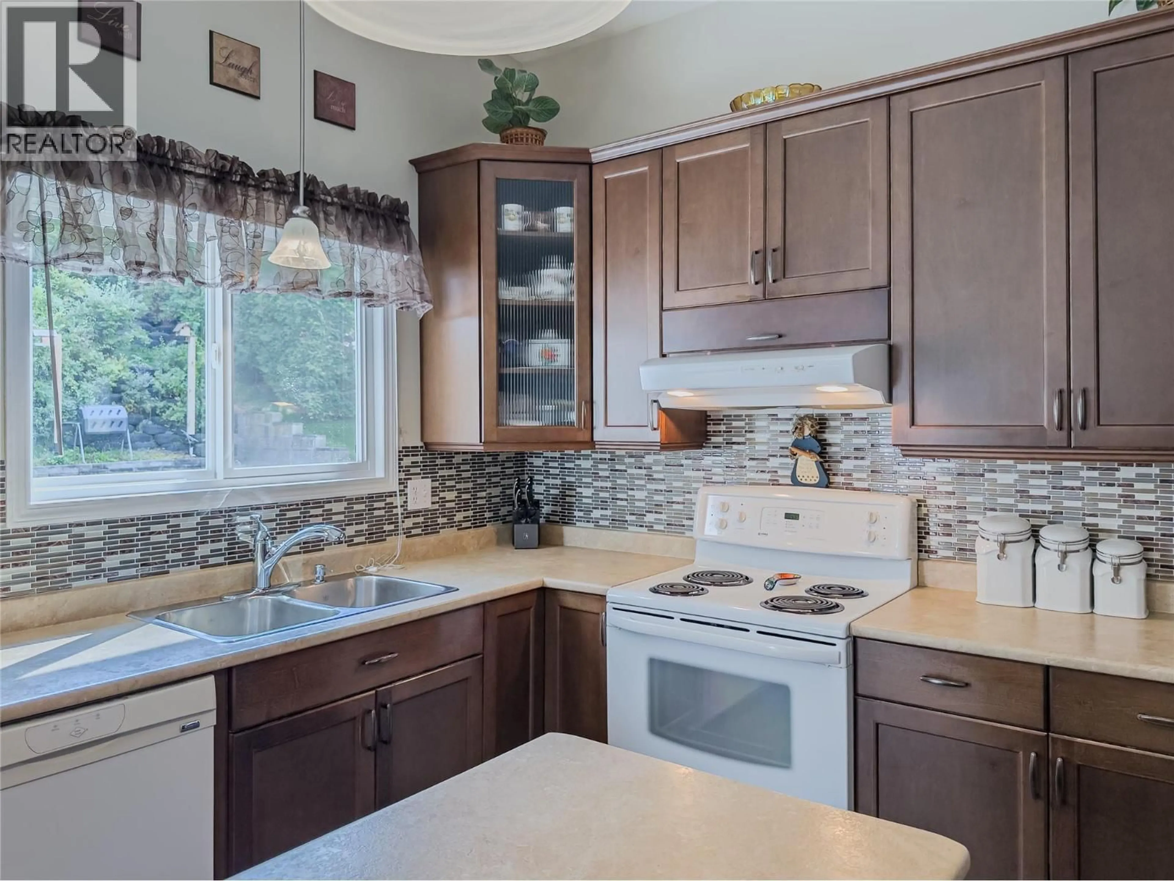 Open concept kitchen, ceramic/tile floor for 1659 SPRINGHAVEN PLACE, Kamloops British Columbia V2E1C7