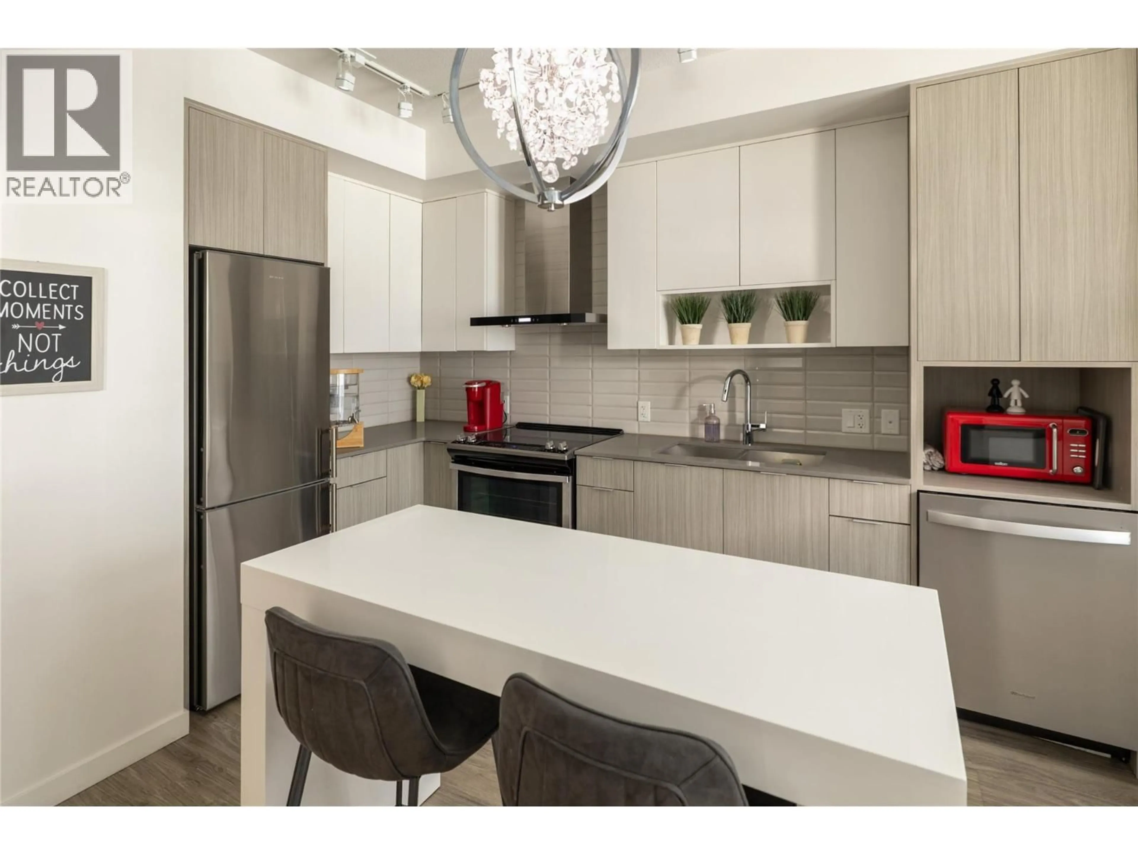 Contemporary kitchen, ceramic/tile floor for 210 - 1775 CHAPMAN PLACE, Kelowna British Columbia V1Y0G3