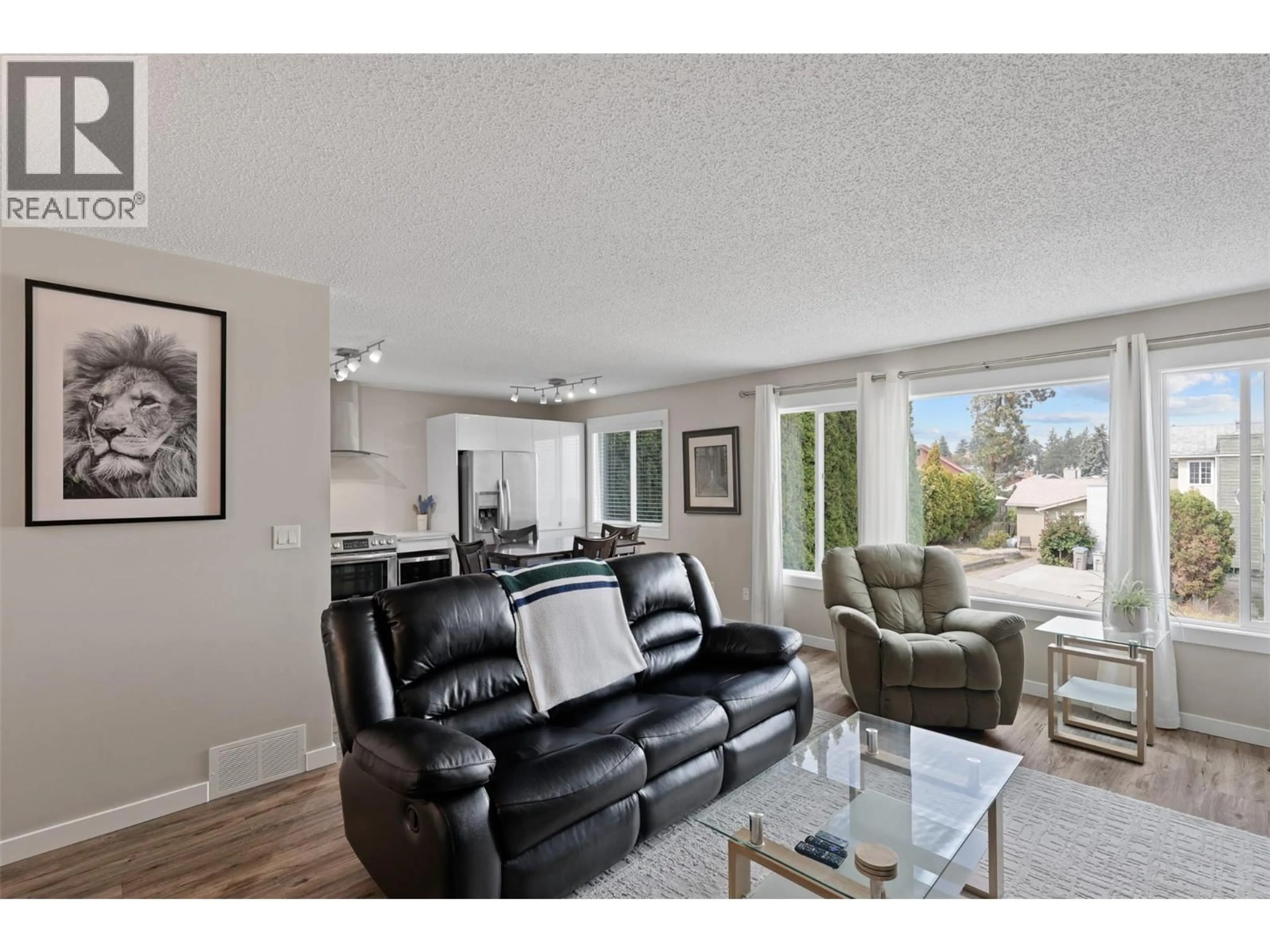 Living room with furniture, unknown for 209 HOLLYBURN DRIVE, Kamloops British Columbia V2E1Y9