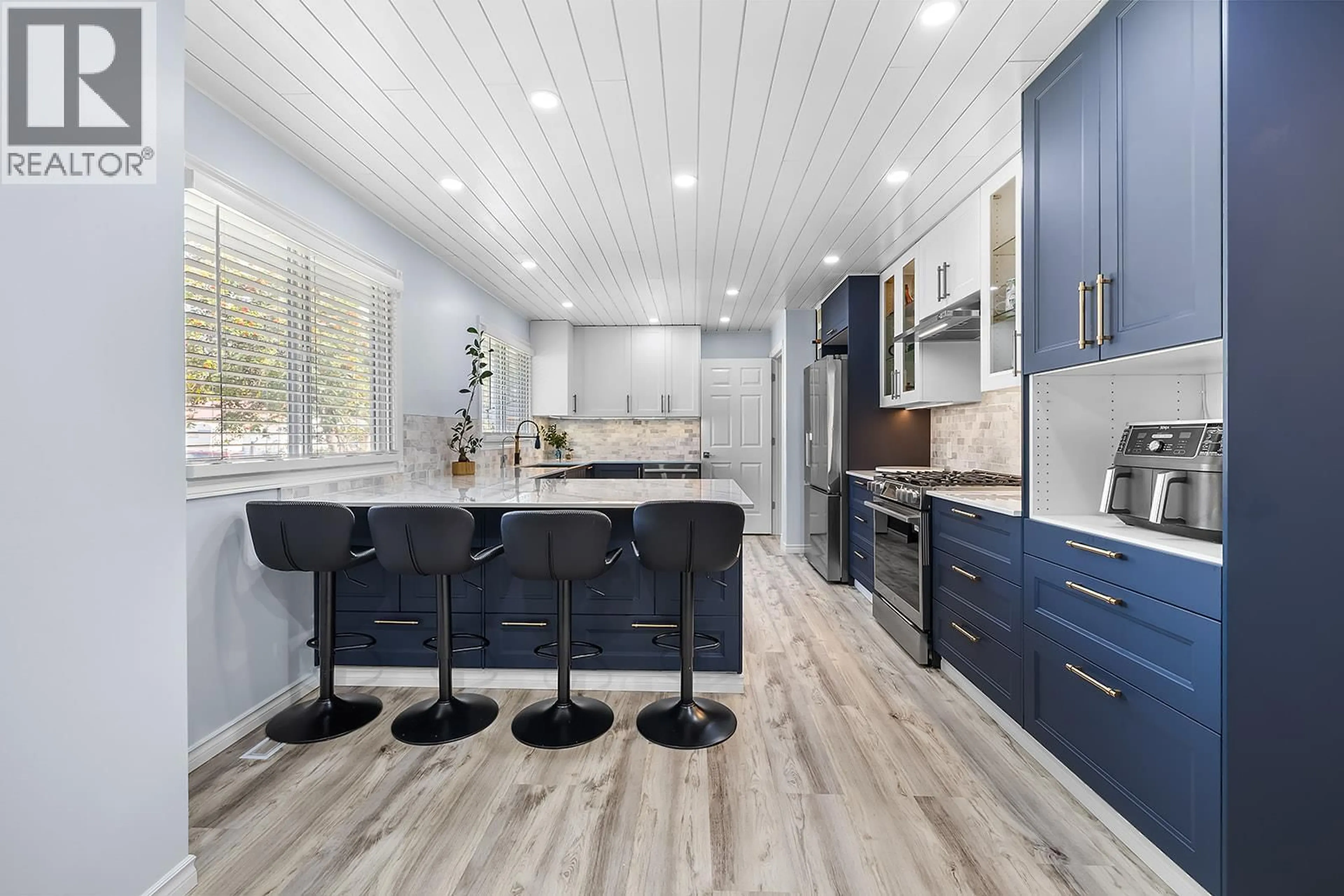 Open concept kitchen, unknown for 452 MOUNTAIN ASH CRESCENT, Sparwood British Columbia V0B2G0