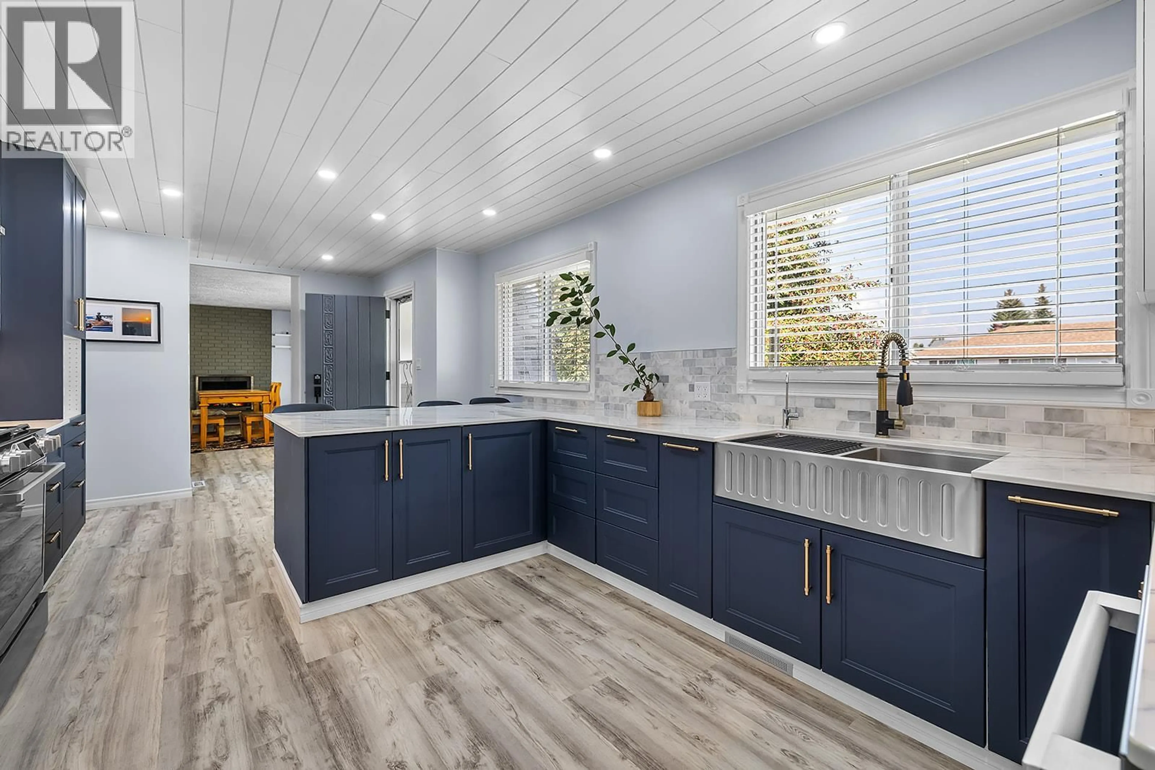 Open concept kitchen, unknown for 452 MOUNTAIN ASH CRESCENT, Sparwood British Columbia V0B2G0
