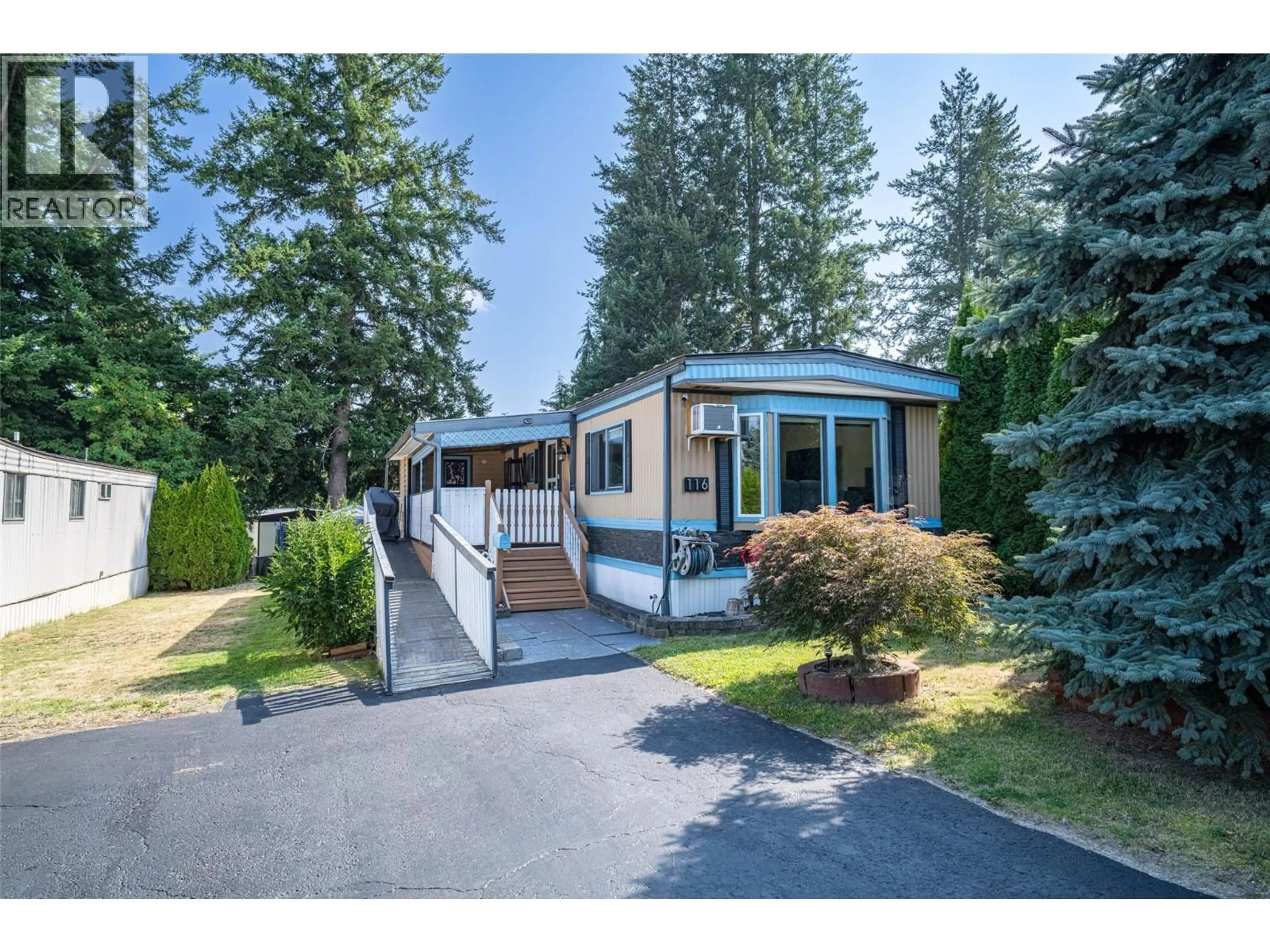 Home with vinyl exterior material, street for 116 - 3350 10 AVENUE NORTHEAST, Salmon Arm British Columbia V1E4N9