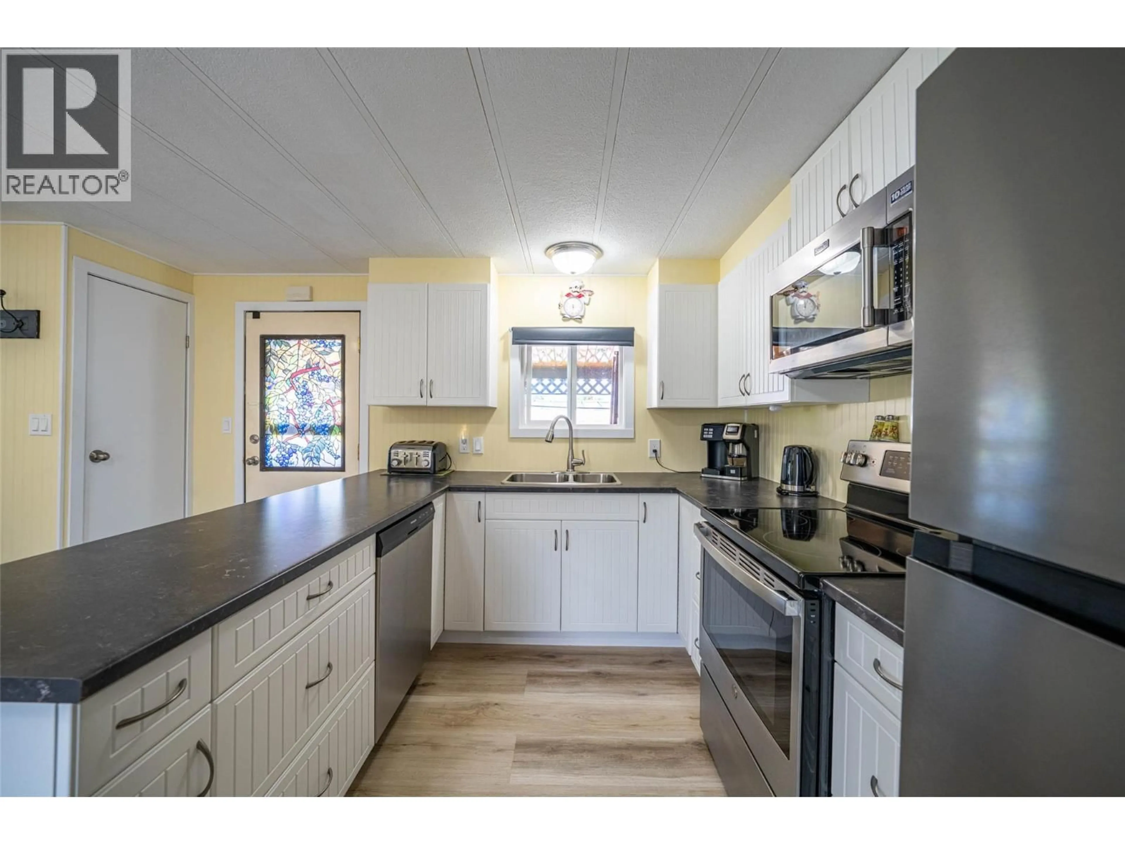 Standard kitchen, unknown for 116 - 3350 10 AVENUE NORTHEAST, Salmon Arm British Columbia V1E4N9