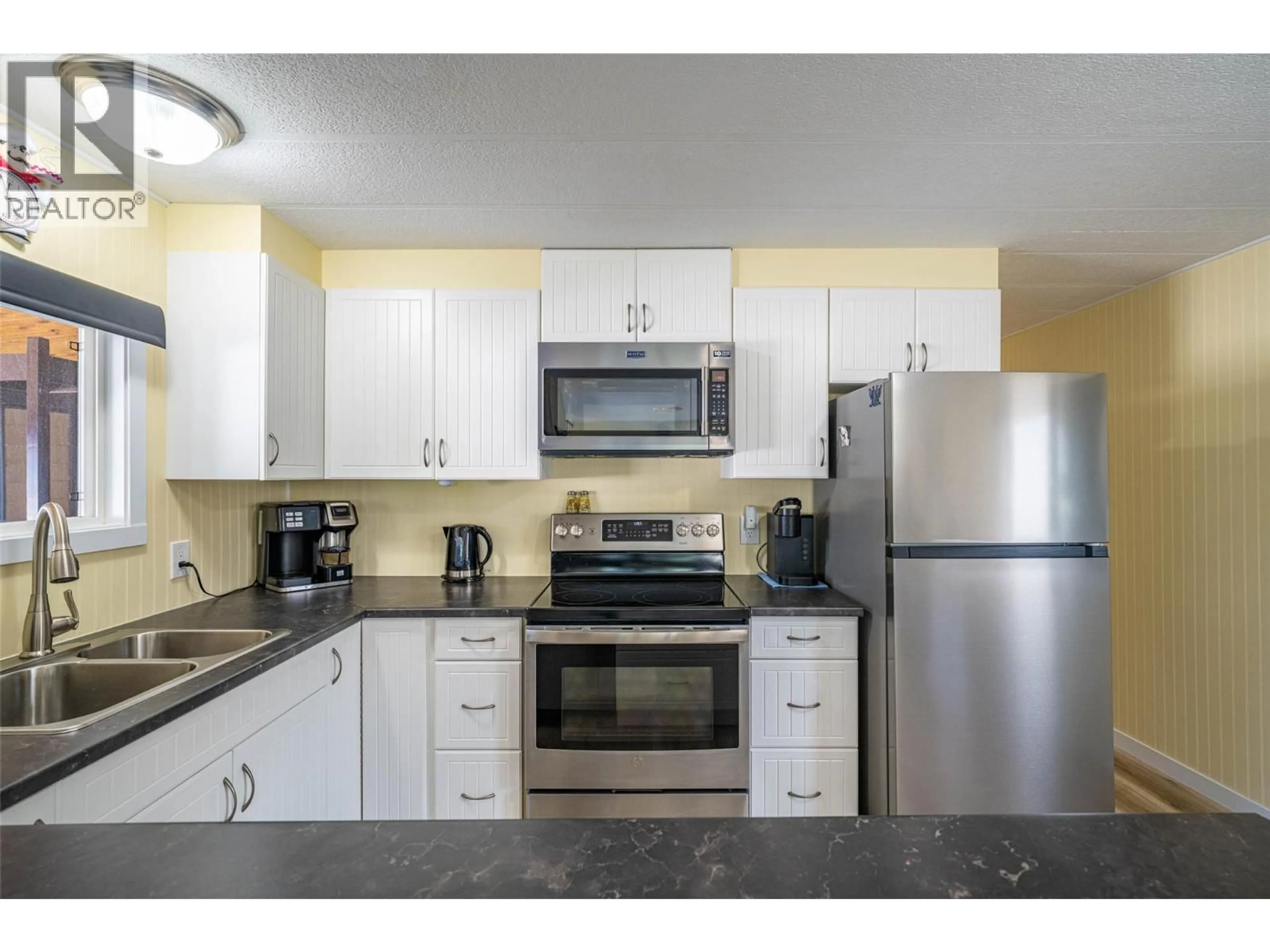 Standard kitchen, unknown for 116 - 3350 10 AVENUE NORTHEAST, Salmon Arm British Columbia V1E4N9