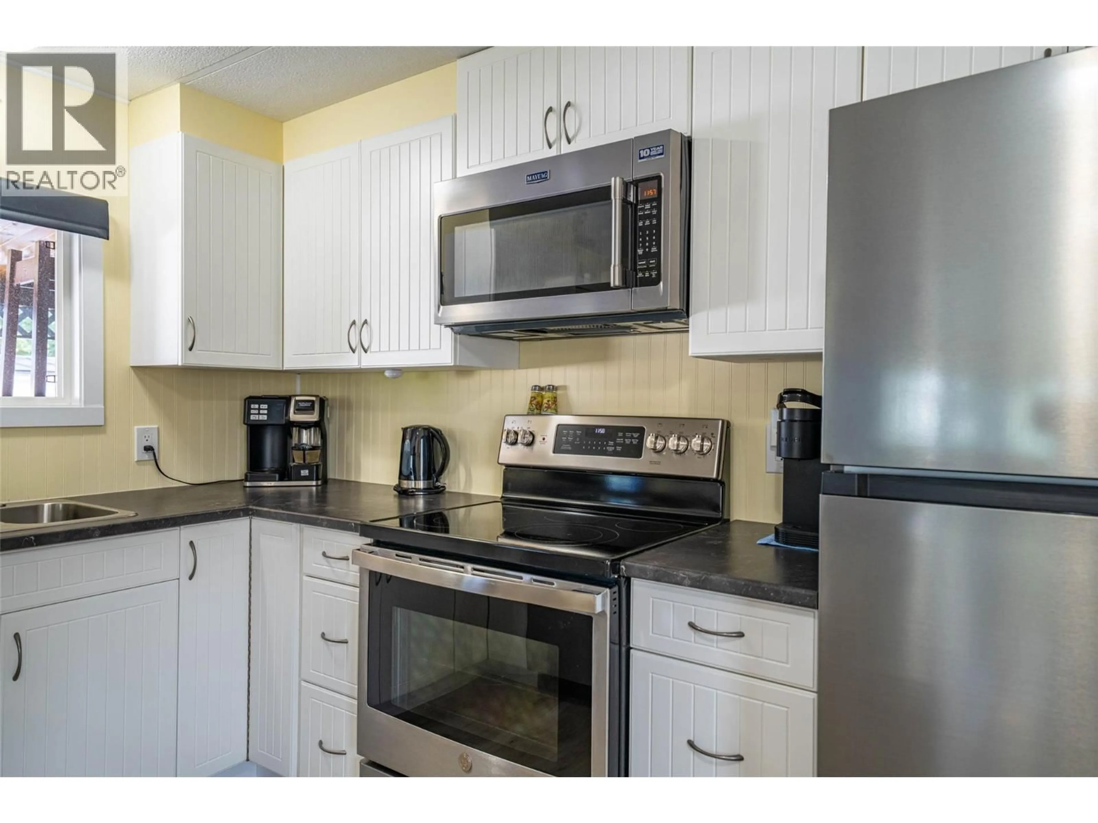 Standard kitchen, unknown for 116 - 3350 10 AVENUE NORTHEAST, Salmon Arm British Columbia V1E4N9