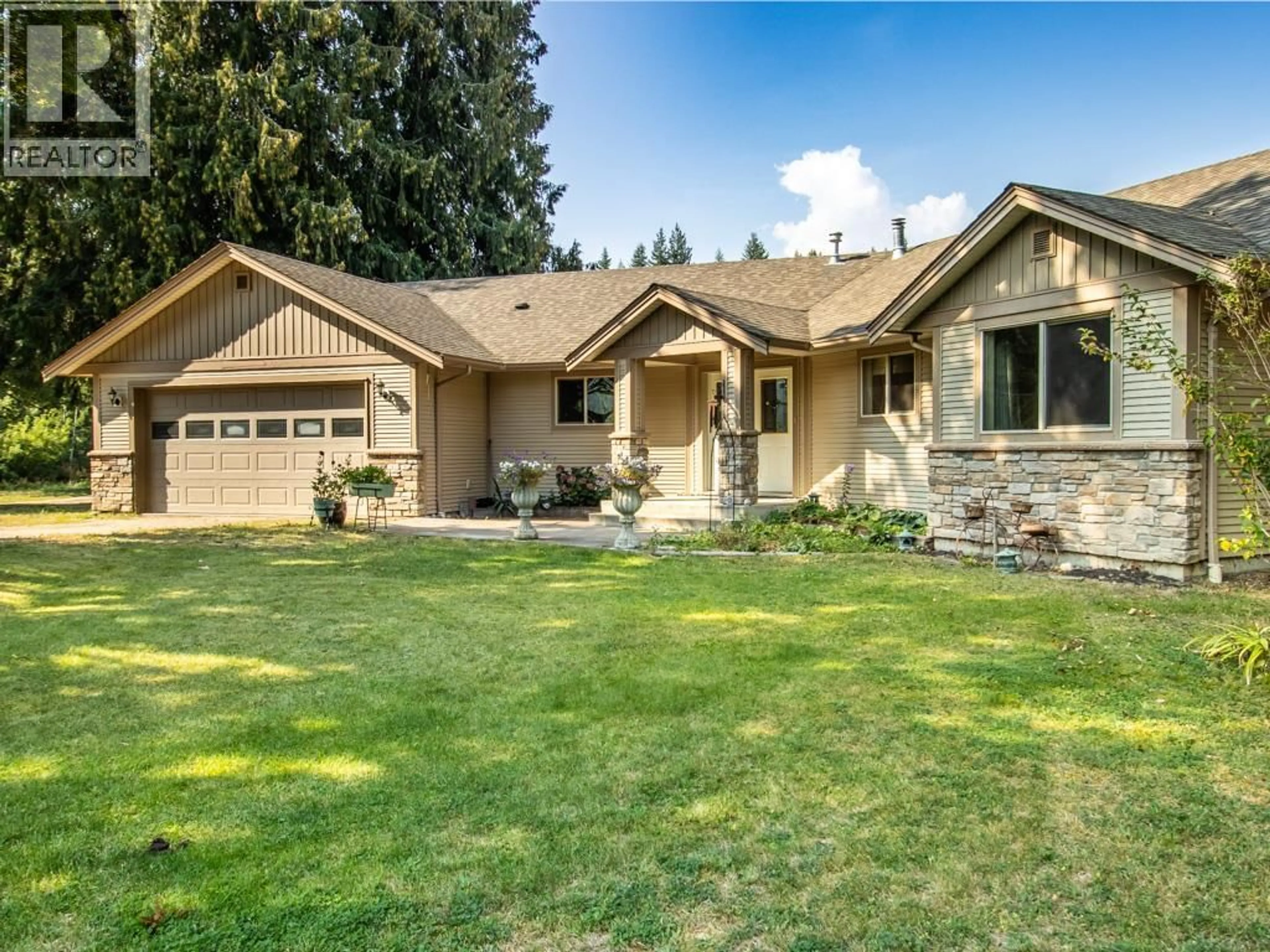 Home with vinyl exterior material, street for 4571 50 STREET NORTHEAST, Salmon Arm British Columbia V1E1Y6
