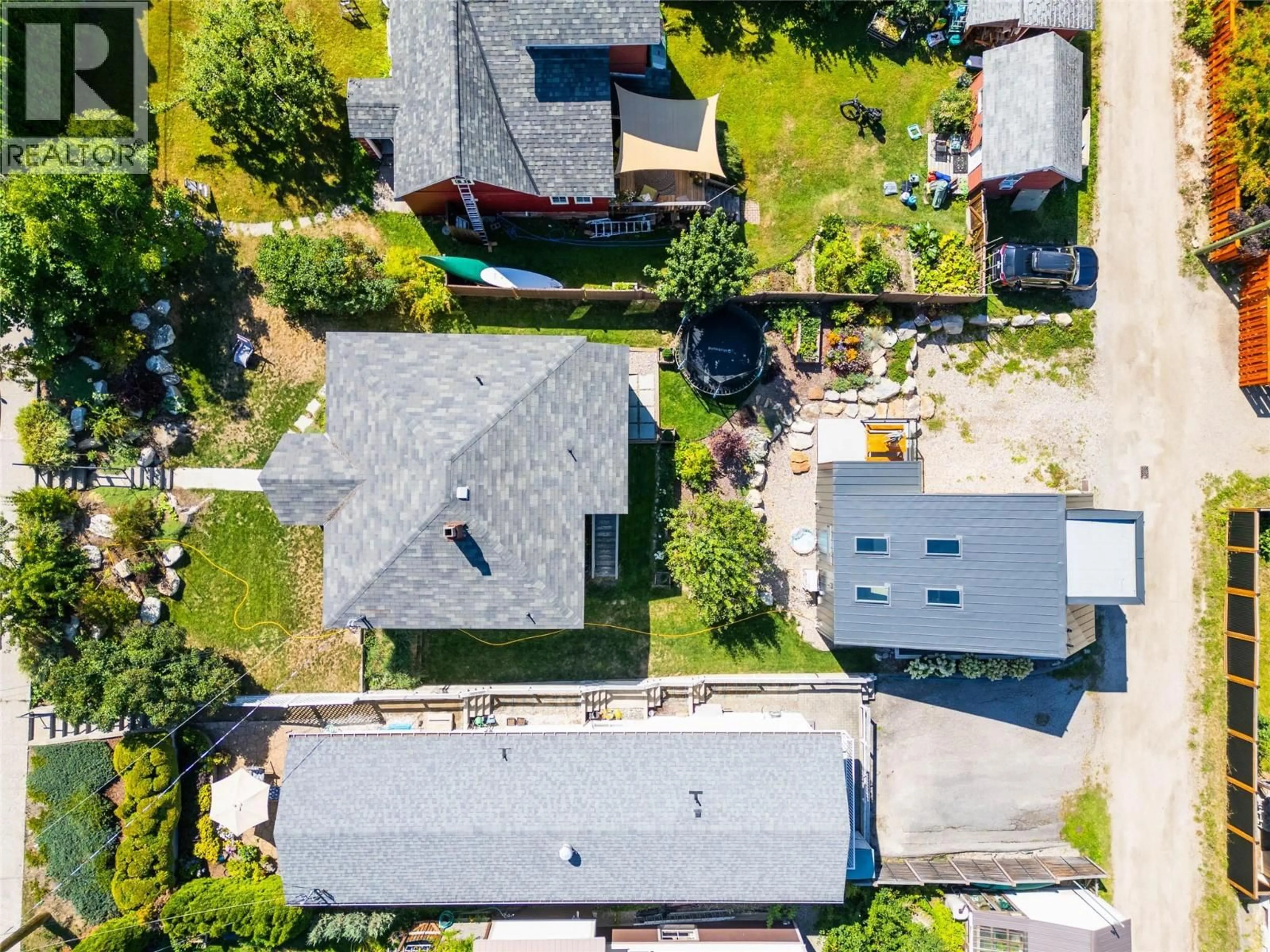 A pic from outside/outdoor area/front of a property/back of a property/a pic from drone, street for 519 ROBSON STREET, Nelson British Columbia V1L5A6