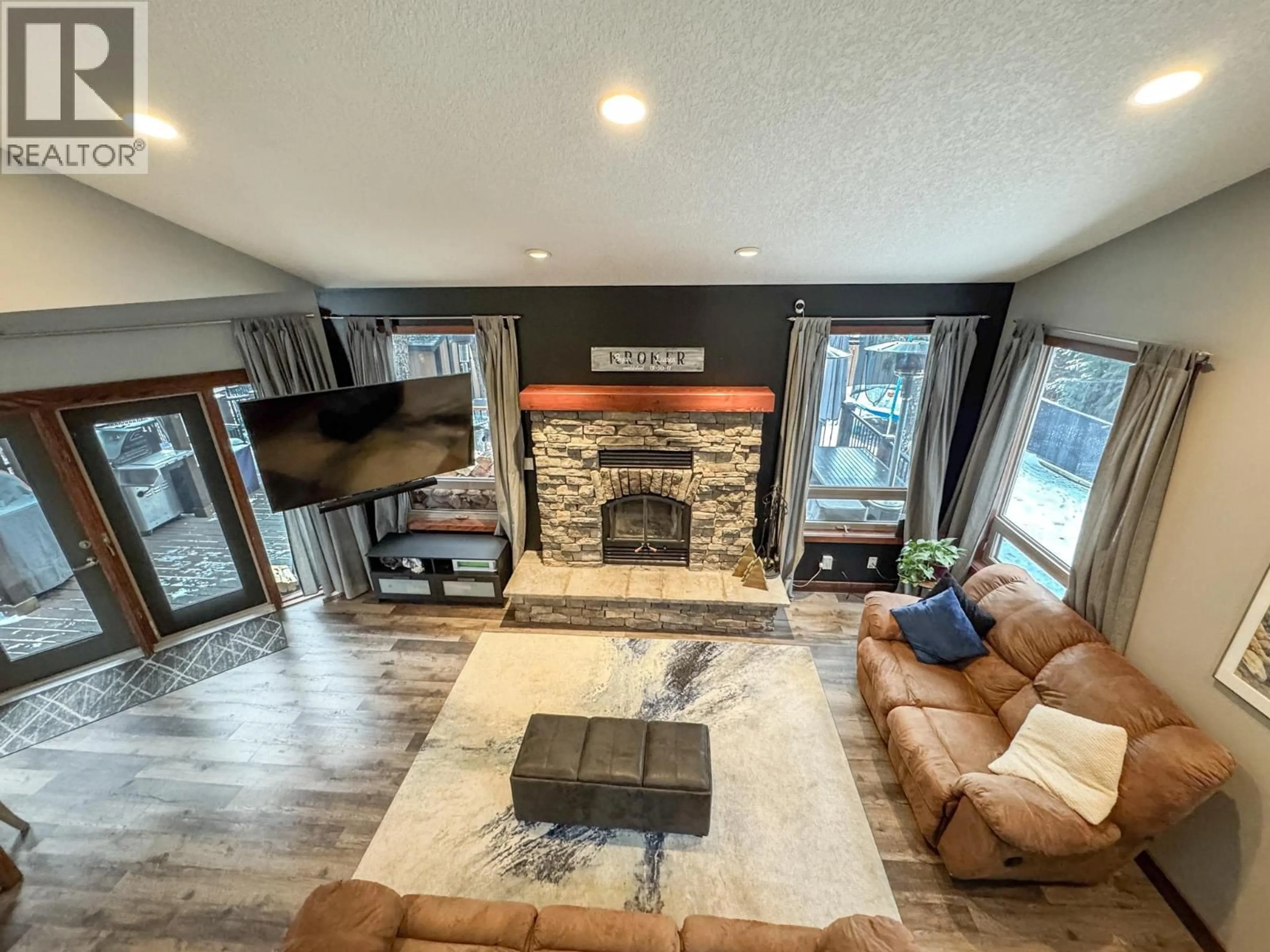 Living room with furniture, unknown for 960 COPPER POINT WAY, Invermere British Columbia V0A1K3