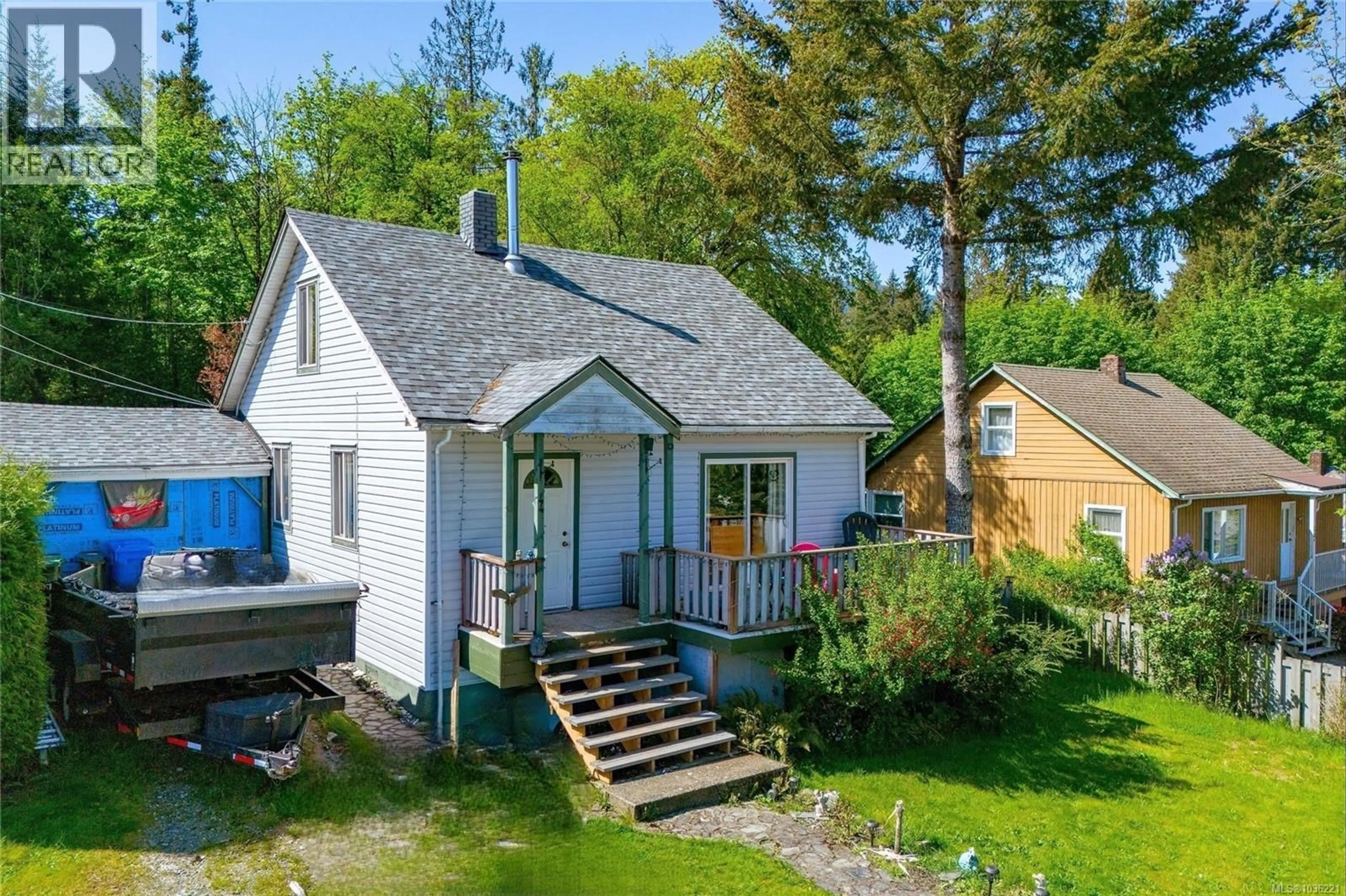 A pic from outside/outdoor area/front of a property/back of a property/a pic from drone, street for 44 ARBUTUS STREET WEST, Lake Cowichan British Columbia V0R2G0