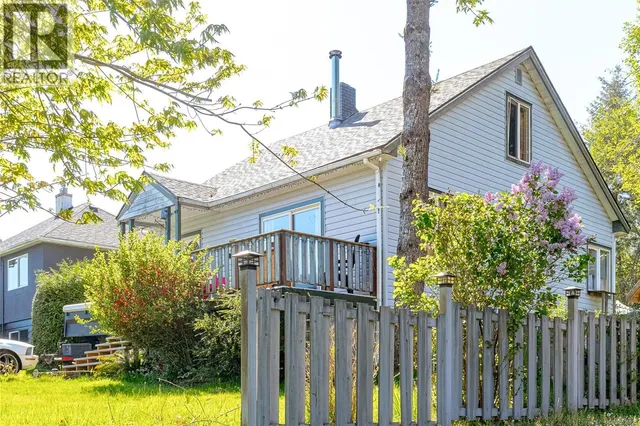 44 ARBUTUS STREET WEST, Lake Cowichan 2