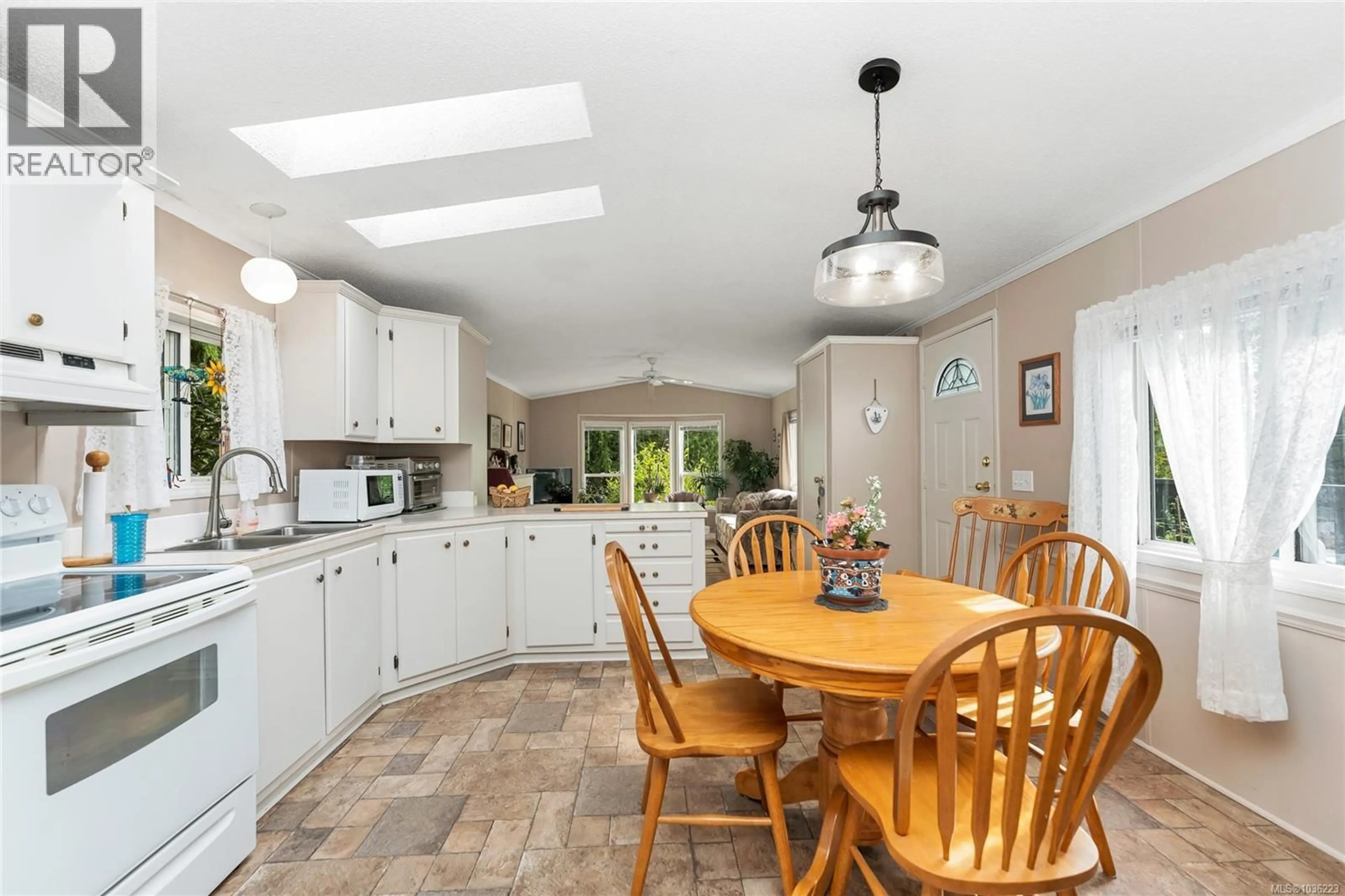 Open concept kitchen, ceramic/tile floor for 1061 WATERMAN ROAD, Mill Bay British Columbia V0R2P0