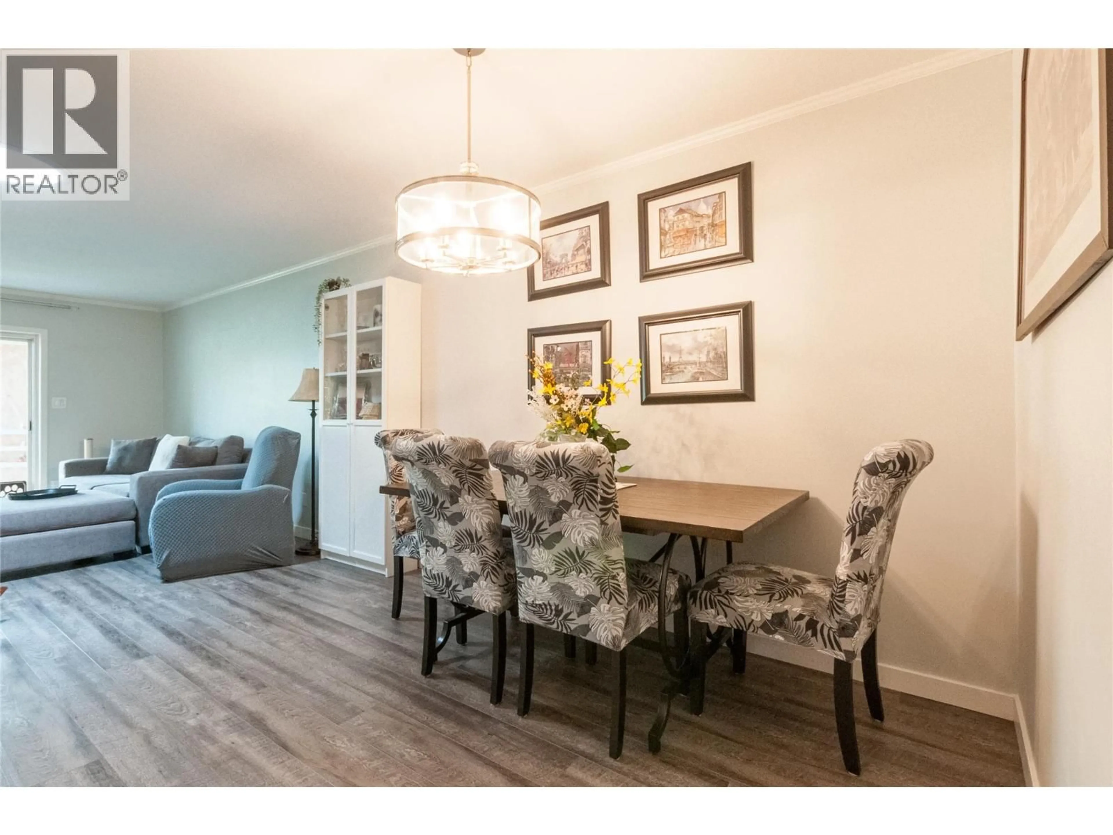 Dining room, wood/laminate floor for 9 - 115 REDWING PLACE, Oliver British Columbia V0H1T4