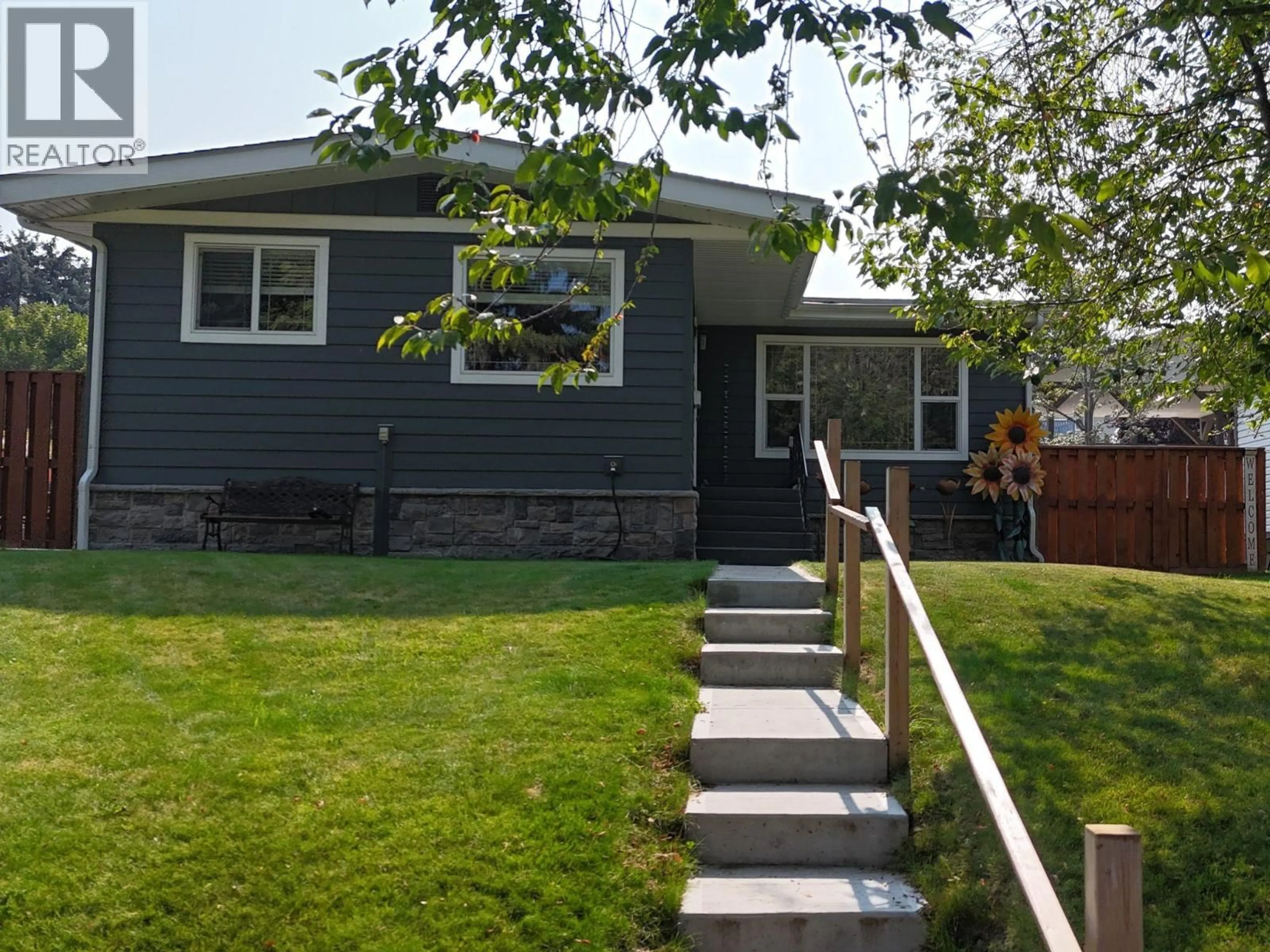 Home with vinyl exterior material, street for 817 13TH STREET SOUTH, Cranbrook British Columbia V1C1X4