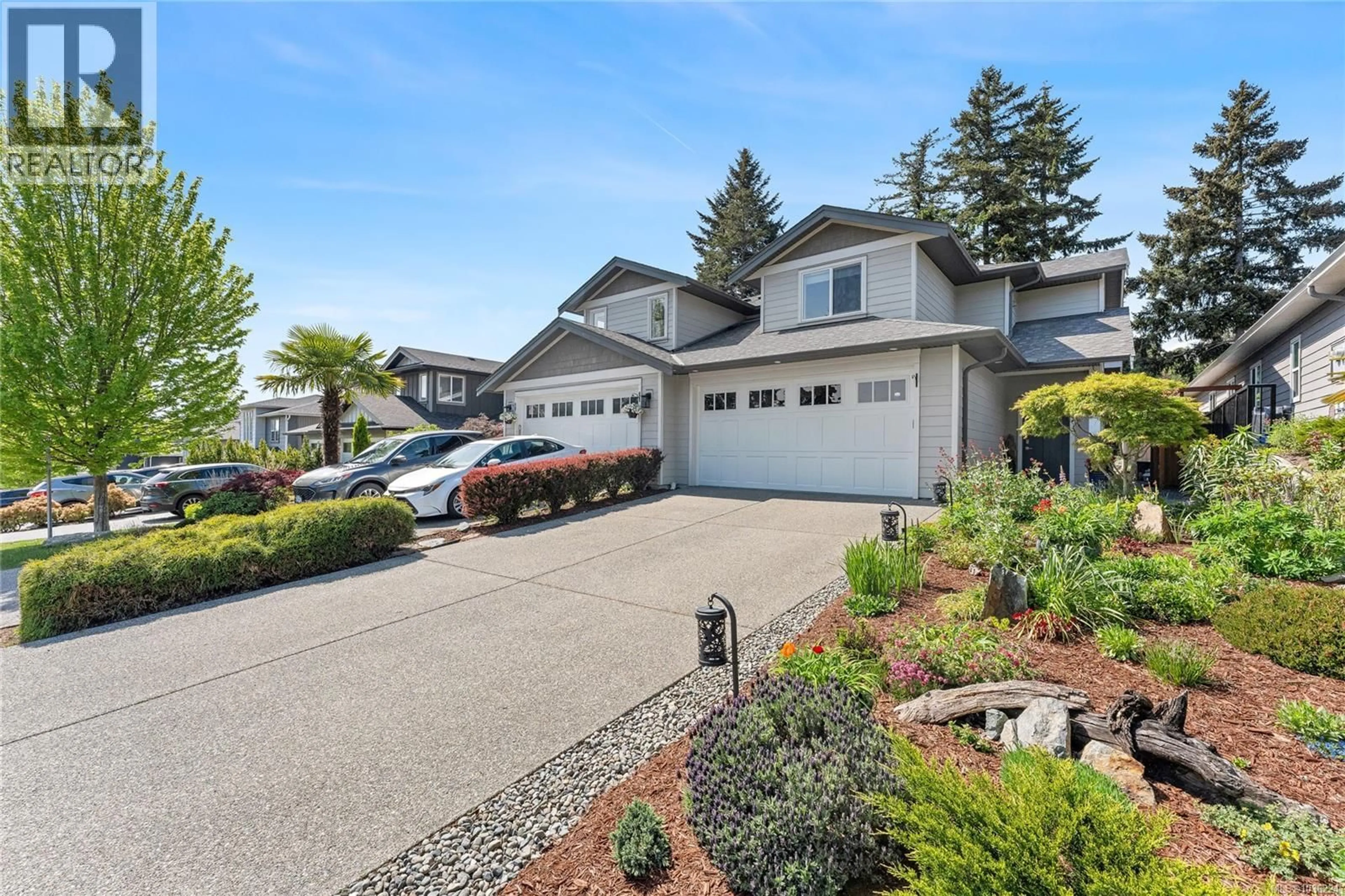 Home with vinyl exterior material, street for 233 BELLAMY LINK, Langford British Columbia V9M0R8