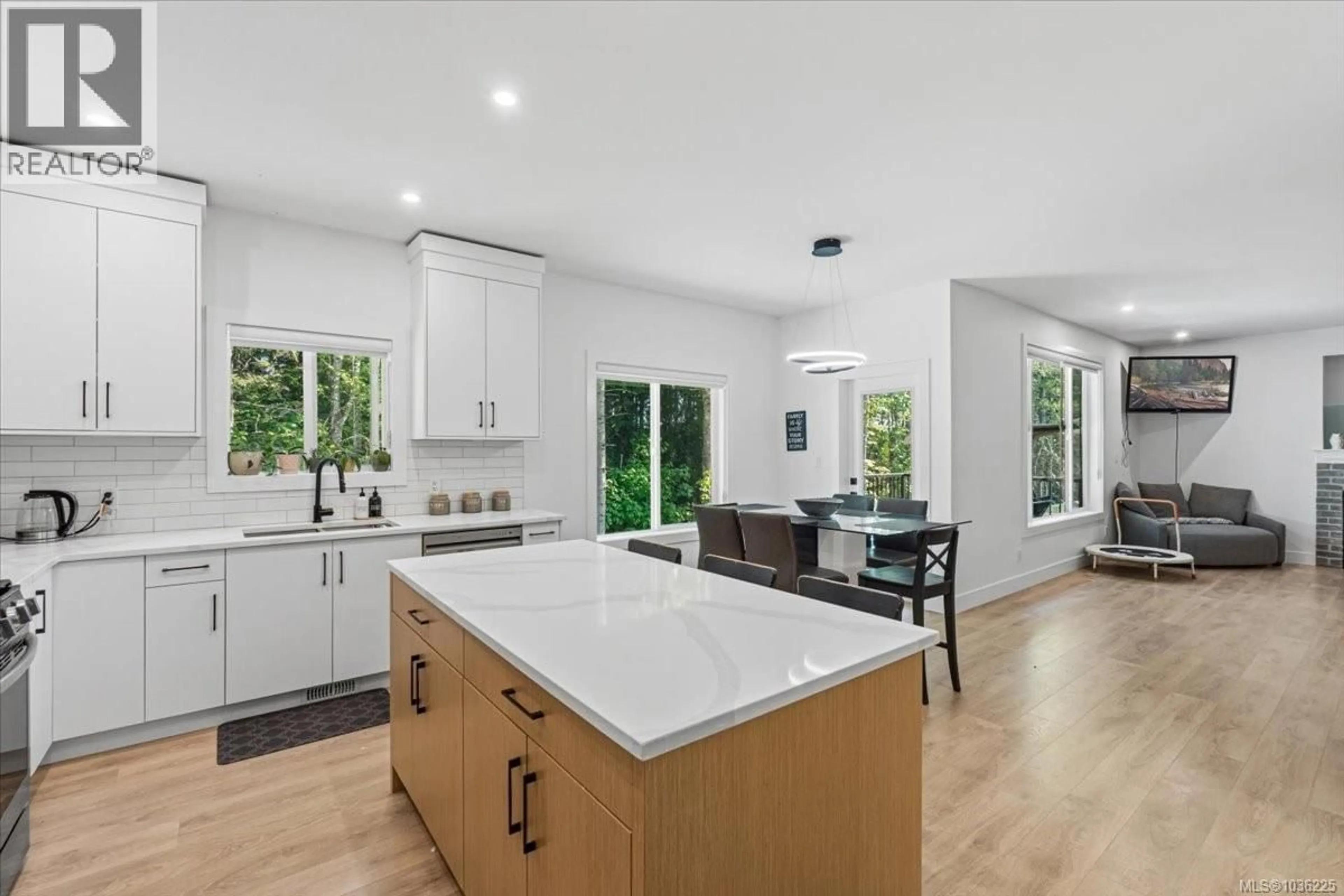 Open concept kitchen, ceramic/tile floor for 386 AVAANI WAY, Nanaimo British Columbia V9R4J5