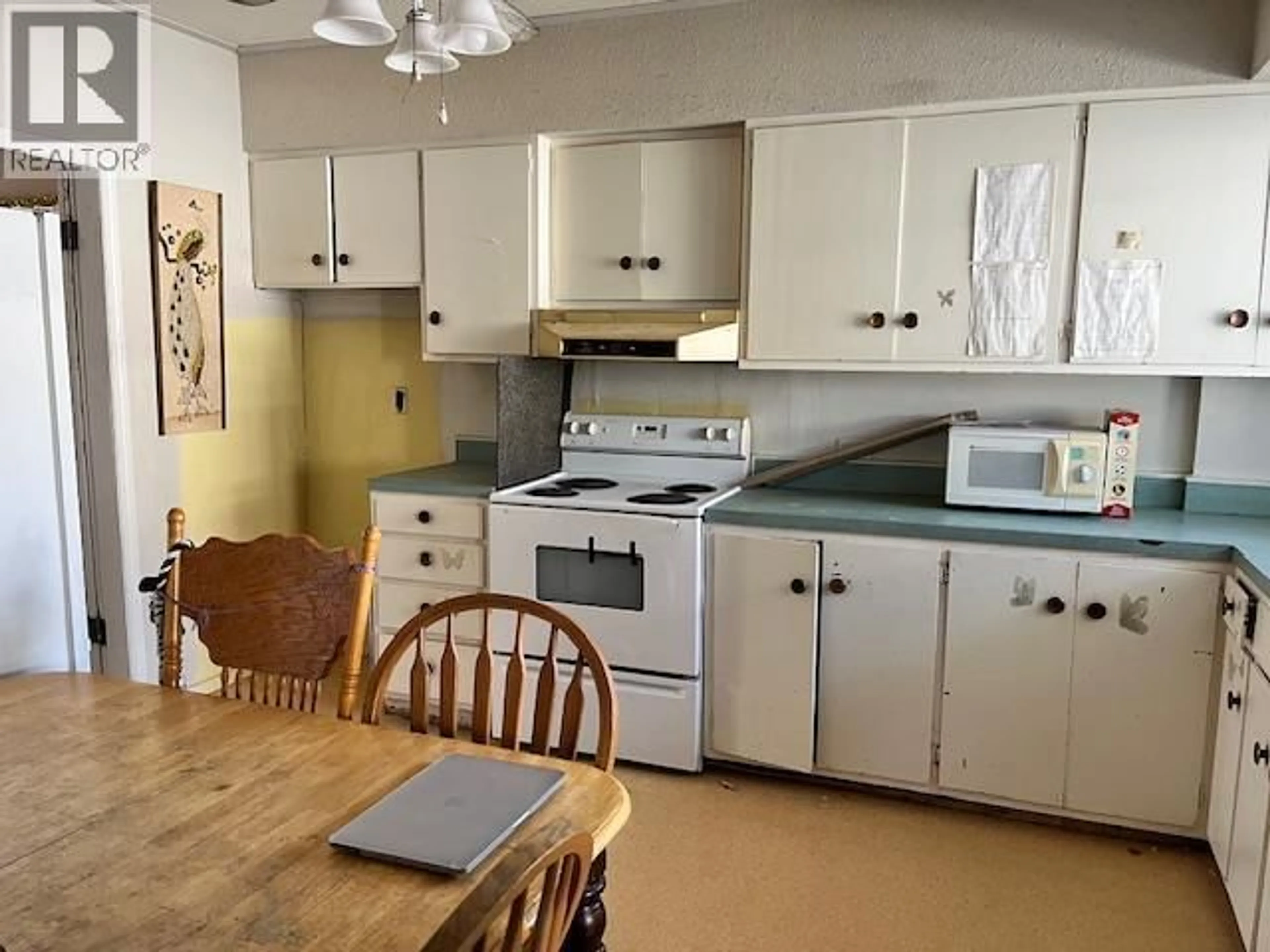 Standard kitchen, unknown for 2166 ABERDEEN STREET, Kelowna British Columbia V1Y2T4