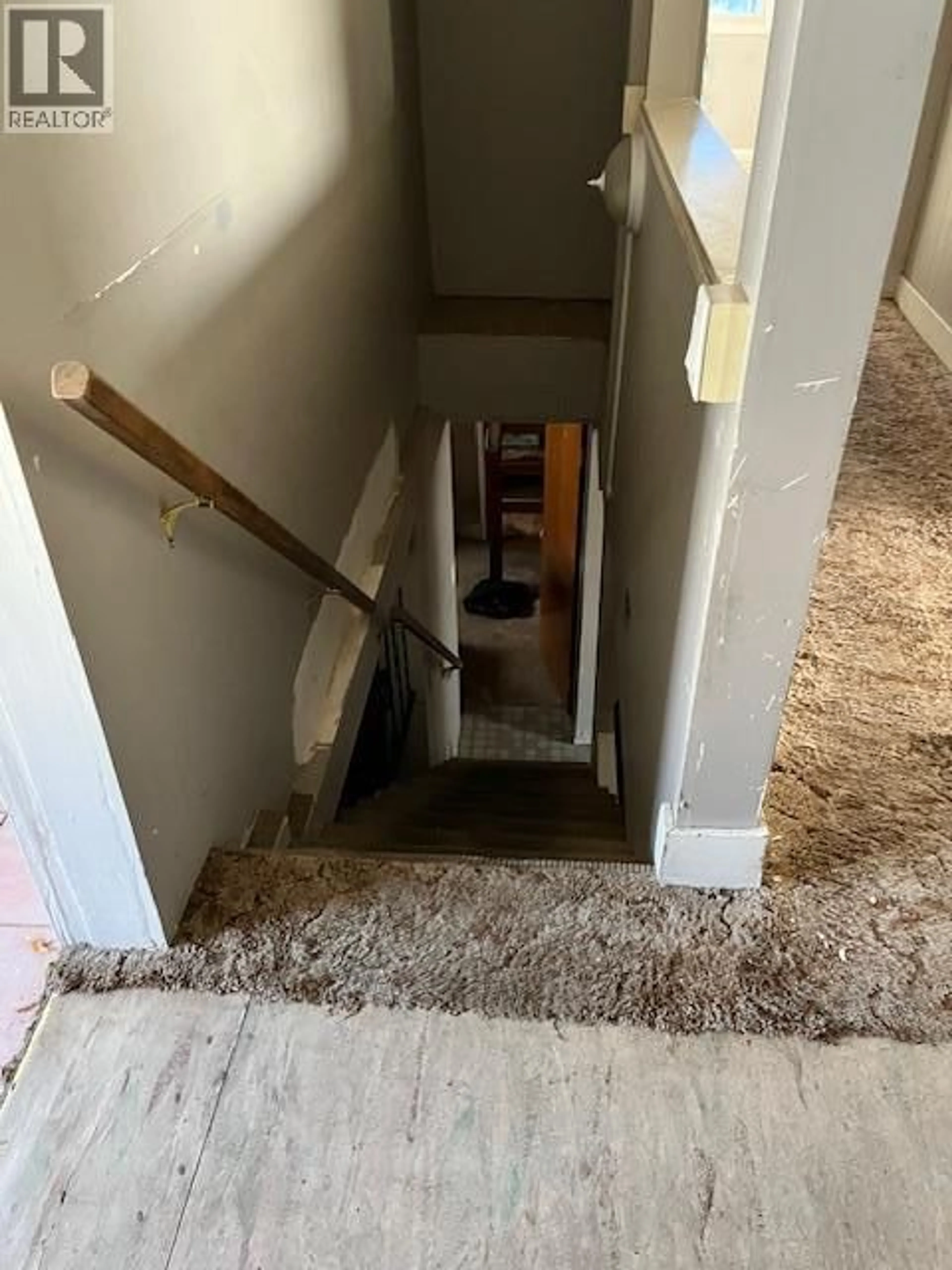 Stairs for 2166 ABERDEEN STREET, Kelowna British Columbia V1Y2T4