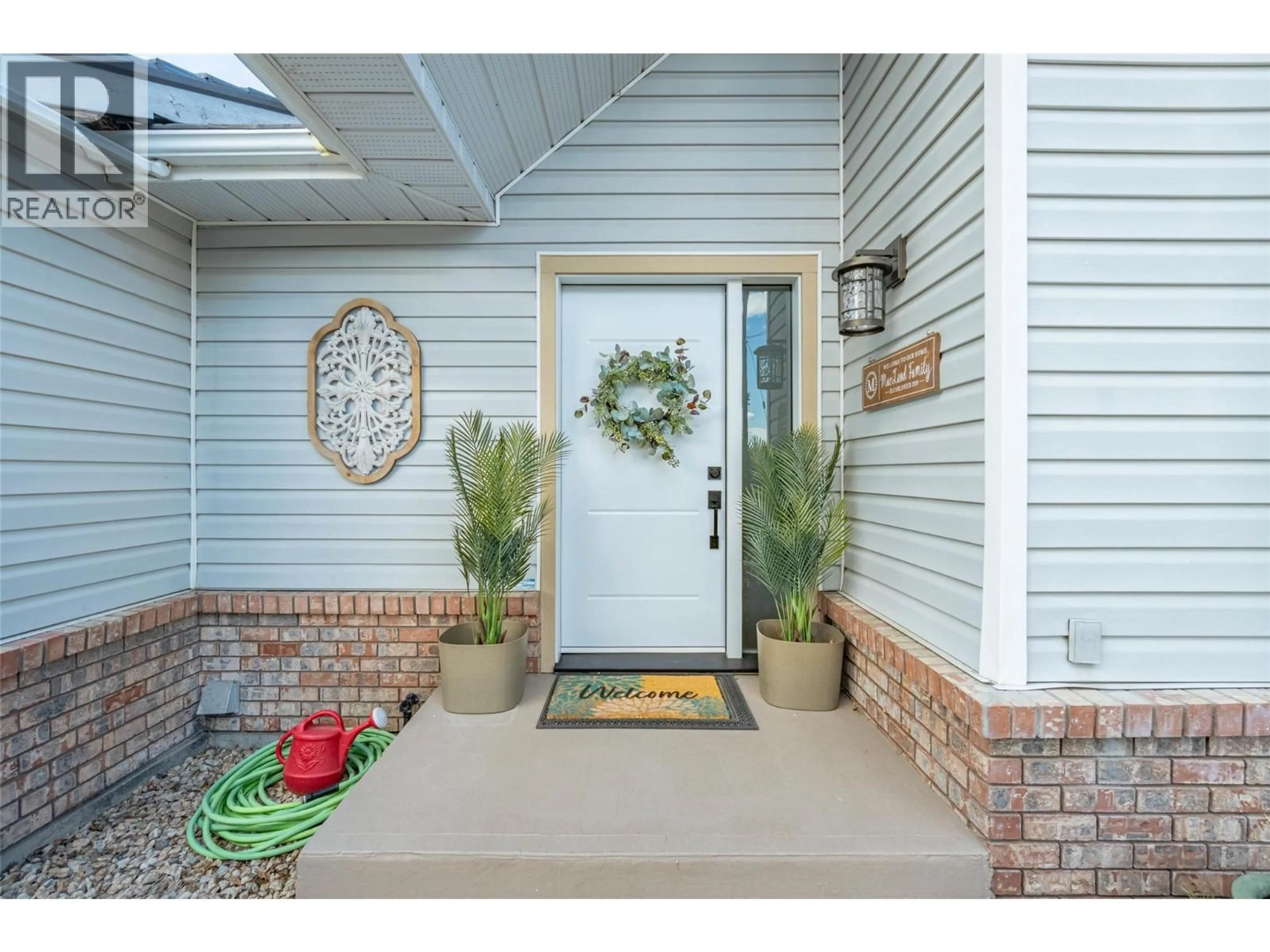 Indoor entryway for 5896 FAIRVIEW PLACE, Oliver British Columbia V0H1T1
