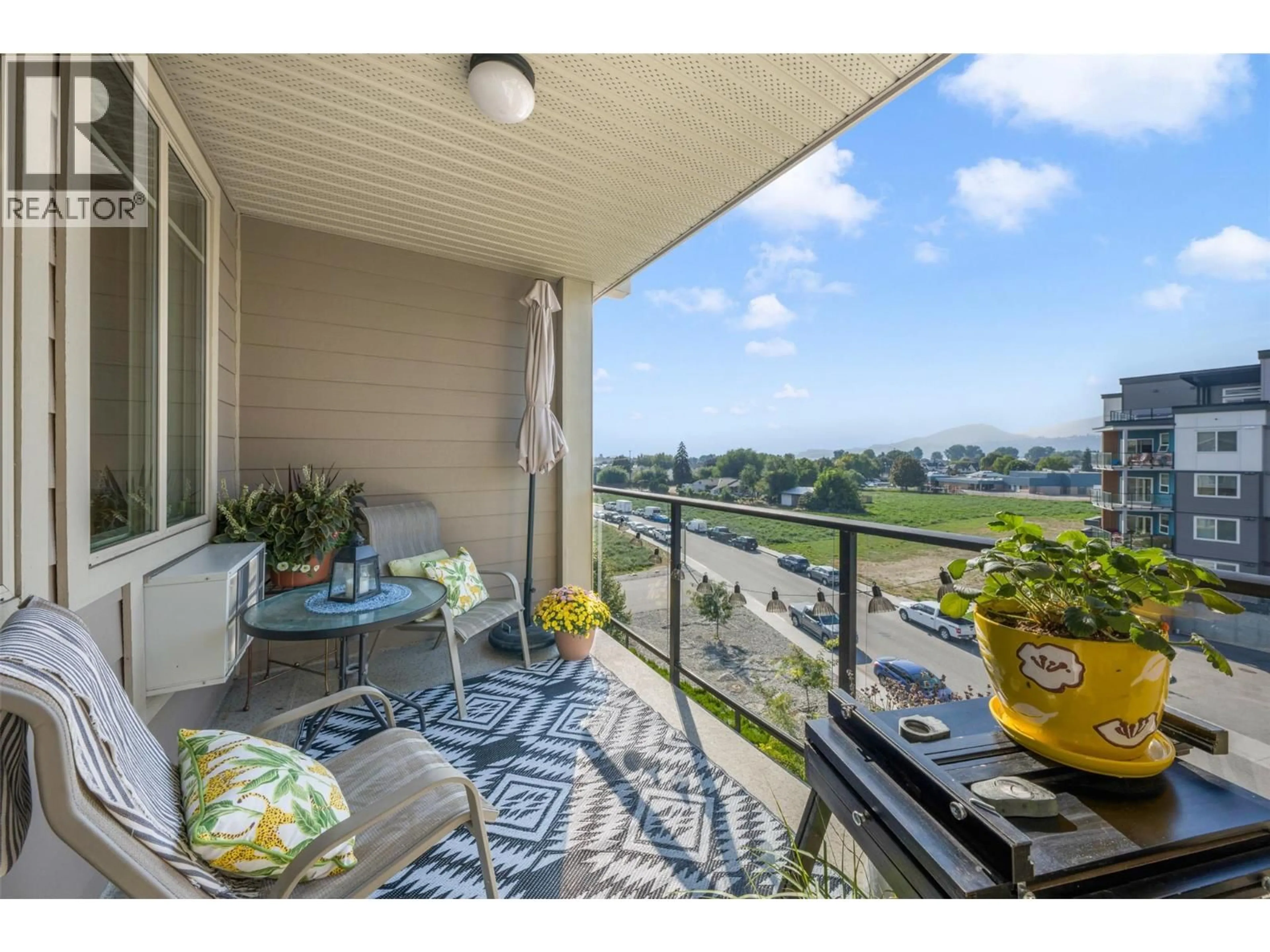 Balcony in the apartment, water/lake/river/ocean view for 407 - 3733 CASORSO ROAD, Kelowna British Columbia V1W5E3