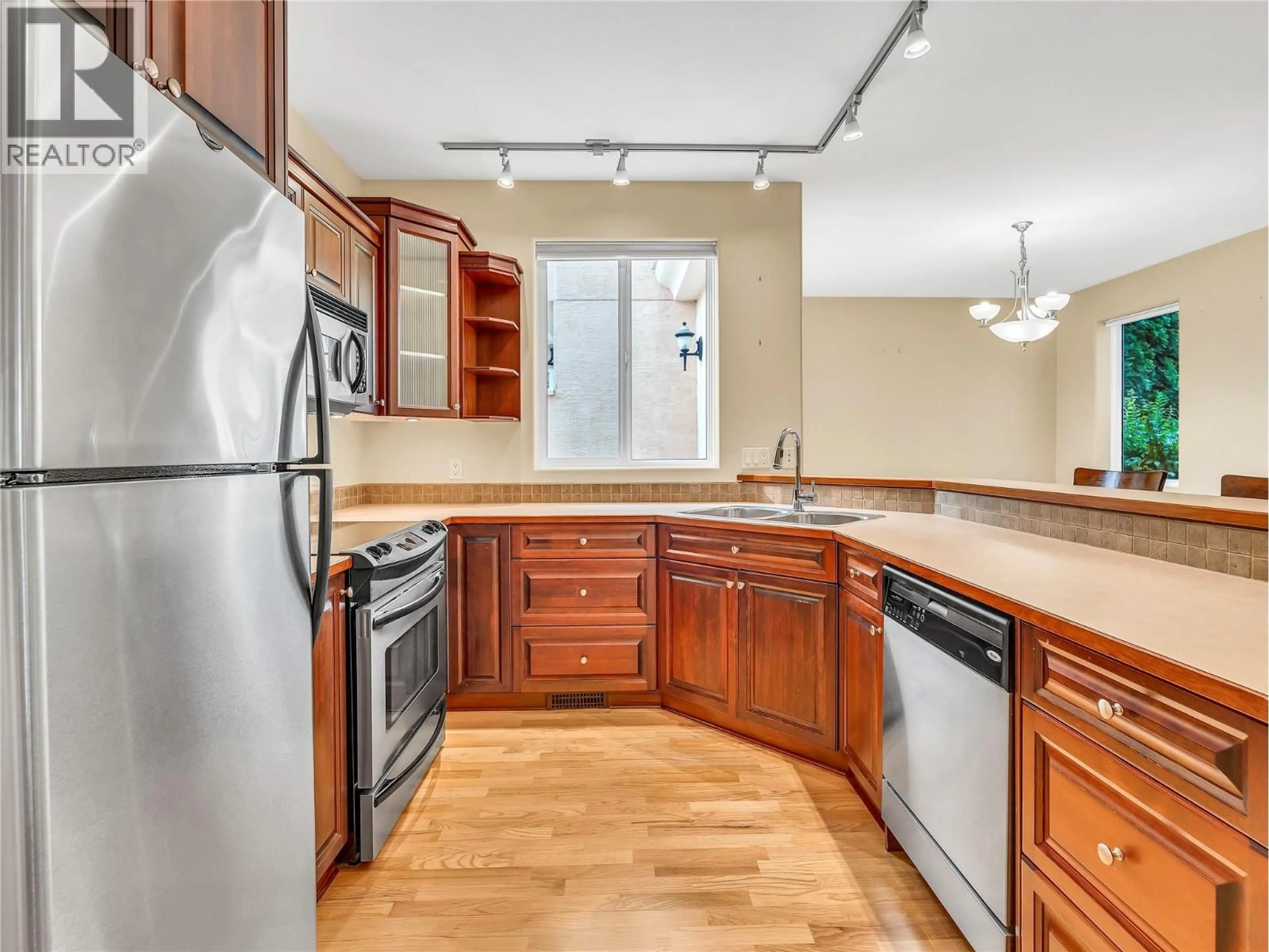 Standard kitchen, unknown for 104 - 240 YORKTON AVENUE, Penticton British Columbia V2A3V2