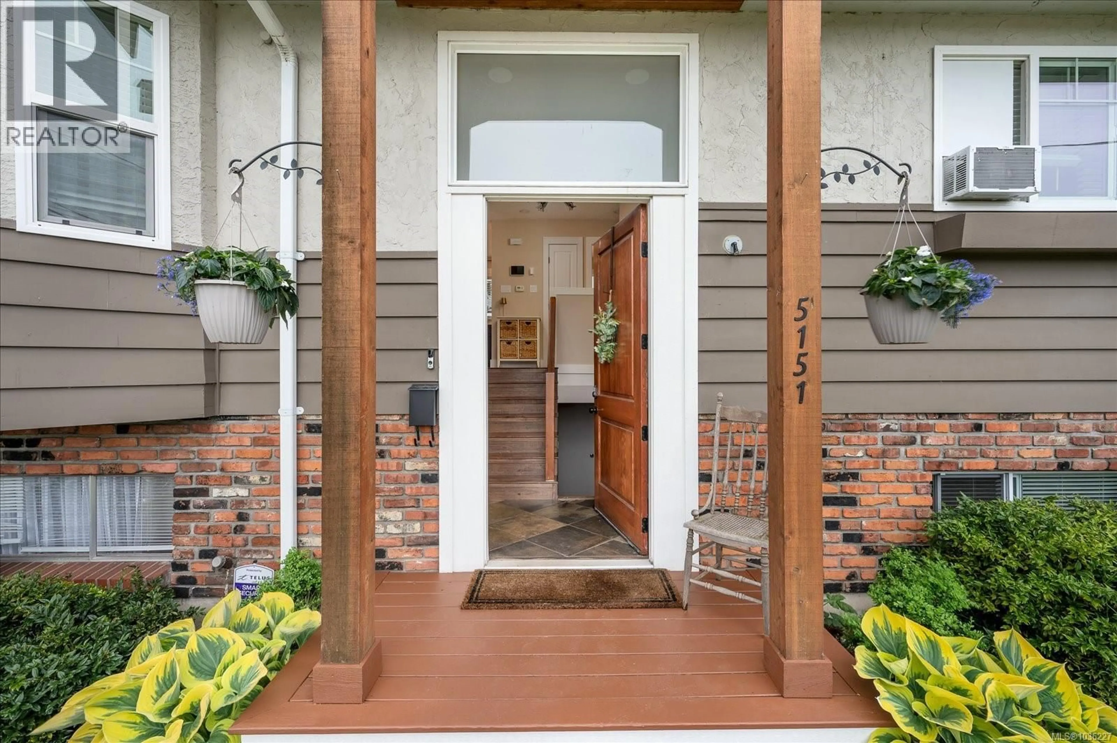 Indoor entryway for 5151 METRAL DRIVE, Nanaimo British Columbia V9T2K7