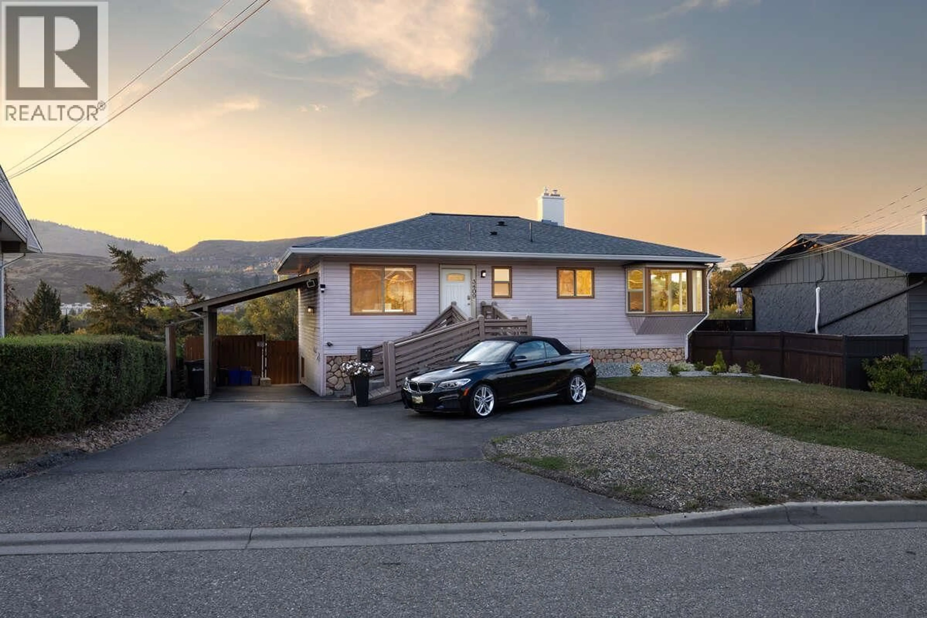 A pic from outside/outdoor area/front of a property/back of a property/a pic from drone, street for 3409 OKANAGAN AVENUE, Vernon British Columbia V1T1K5