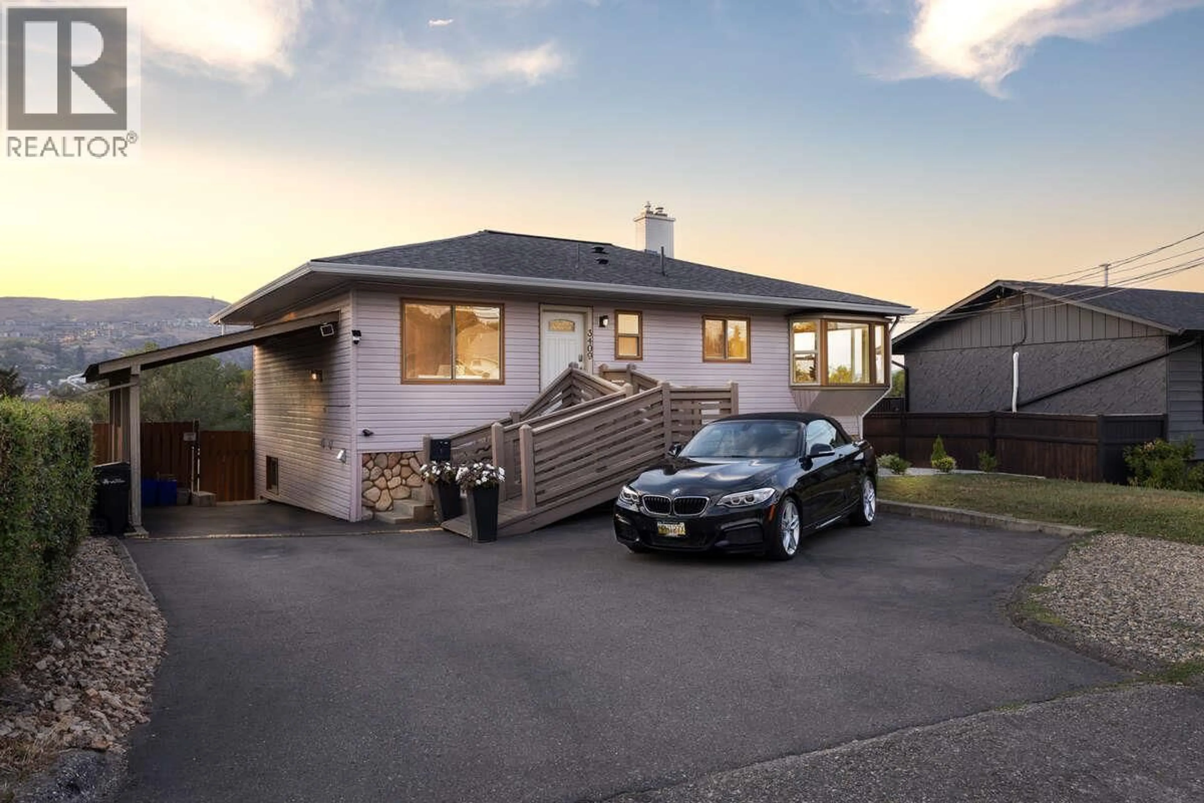 A pic from outside/outdoor area/front of a property/back of a property/a pic from drone, street for 3409 OKANAGAN AVENUE, Vernon British Columbia V1T1K5