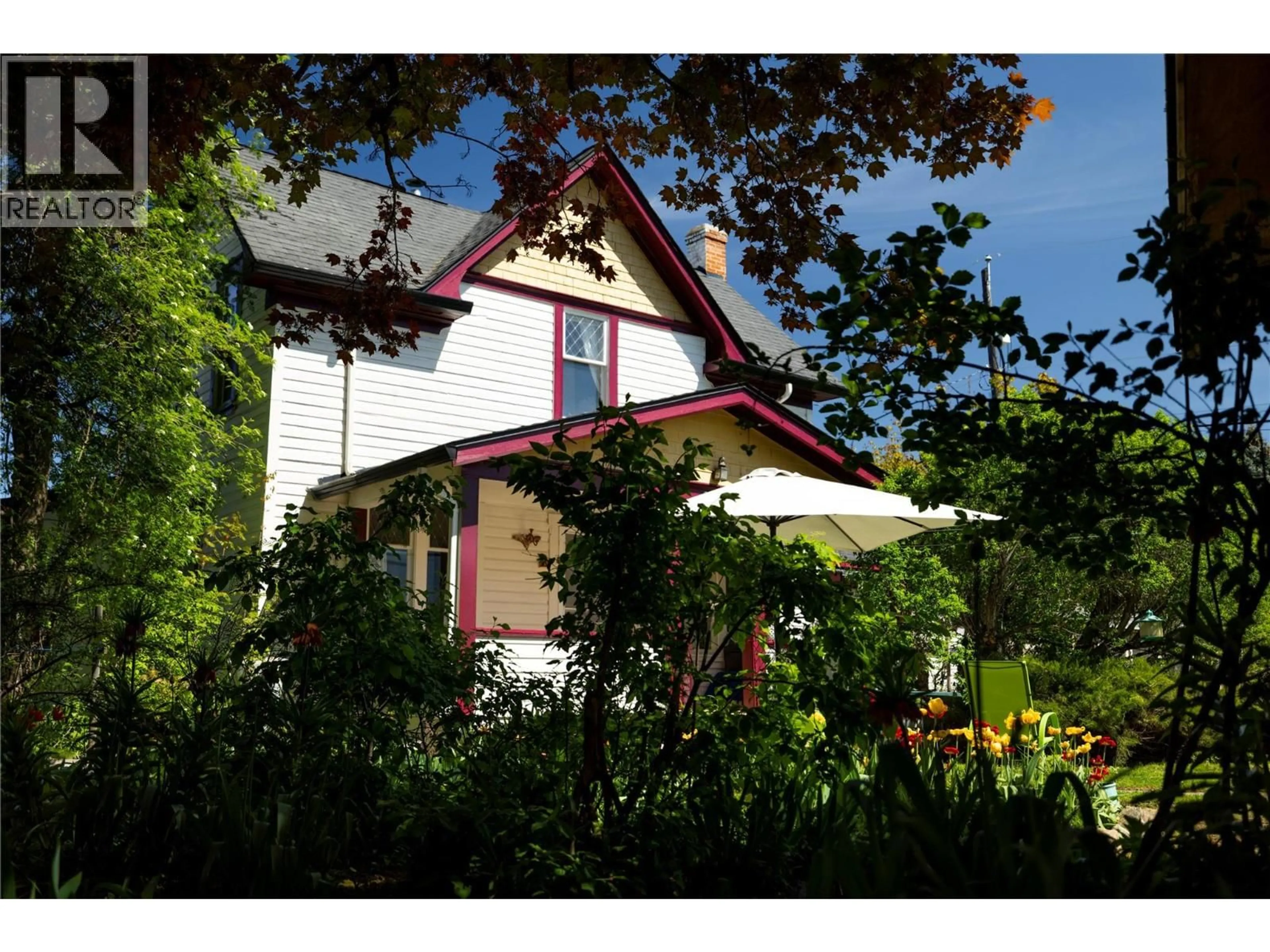 Home with vinyl exterior material, street for 3720 WOOD AVENUE, Armstrong British Columbia V0E1B4
