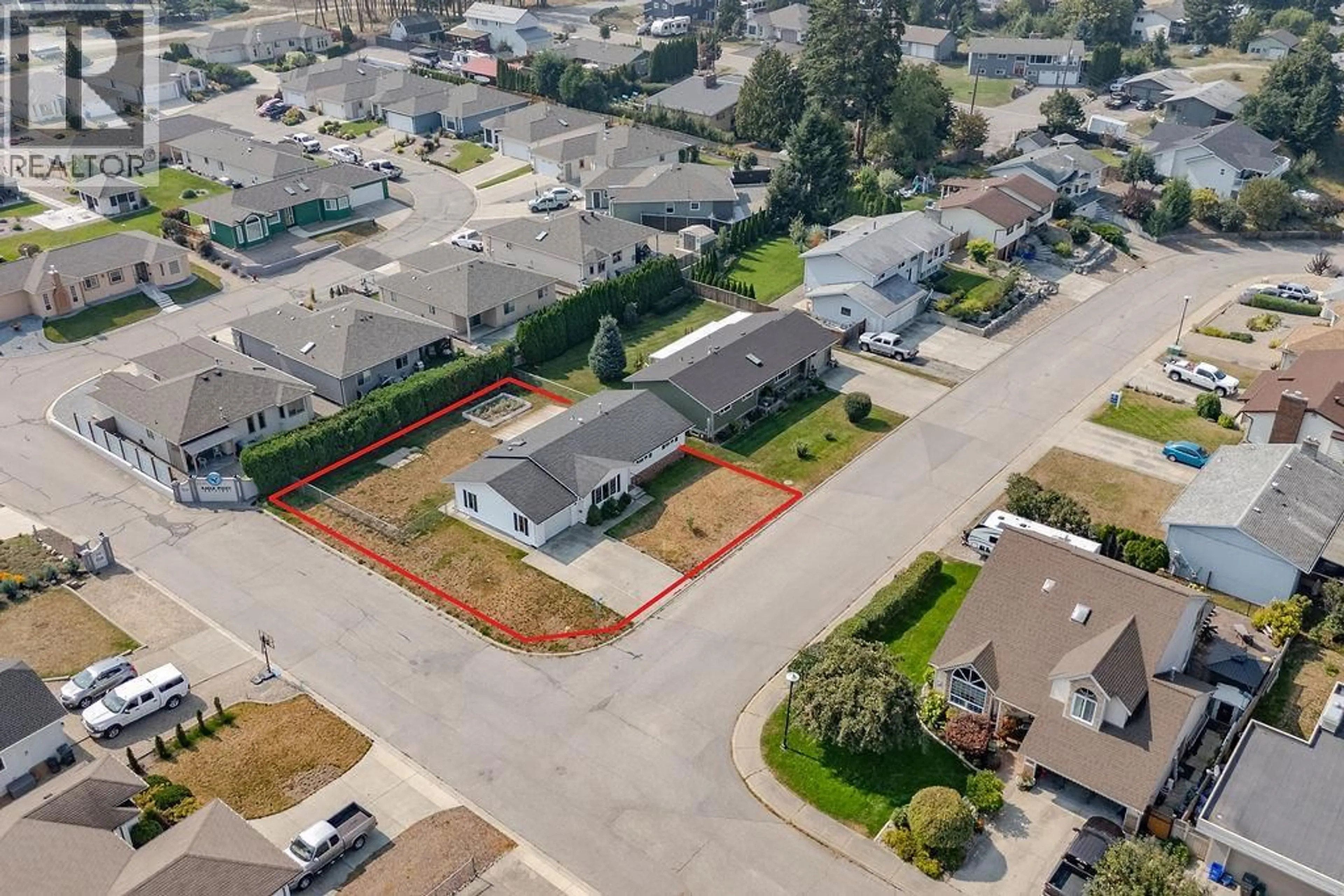 A pic from outside/outdoor area/front of a property/back of a property/a pic from drone, street for 2625 CATHERINE CRESCENT, Armstrong British Columbia V4Y0B3
