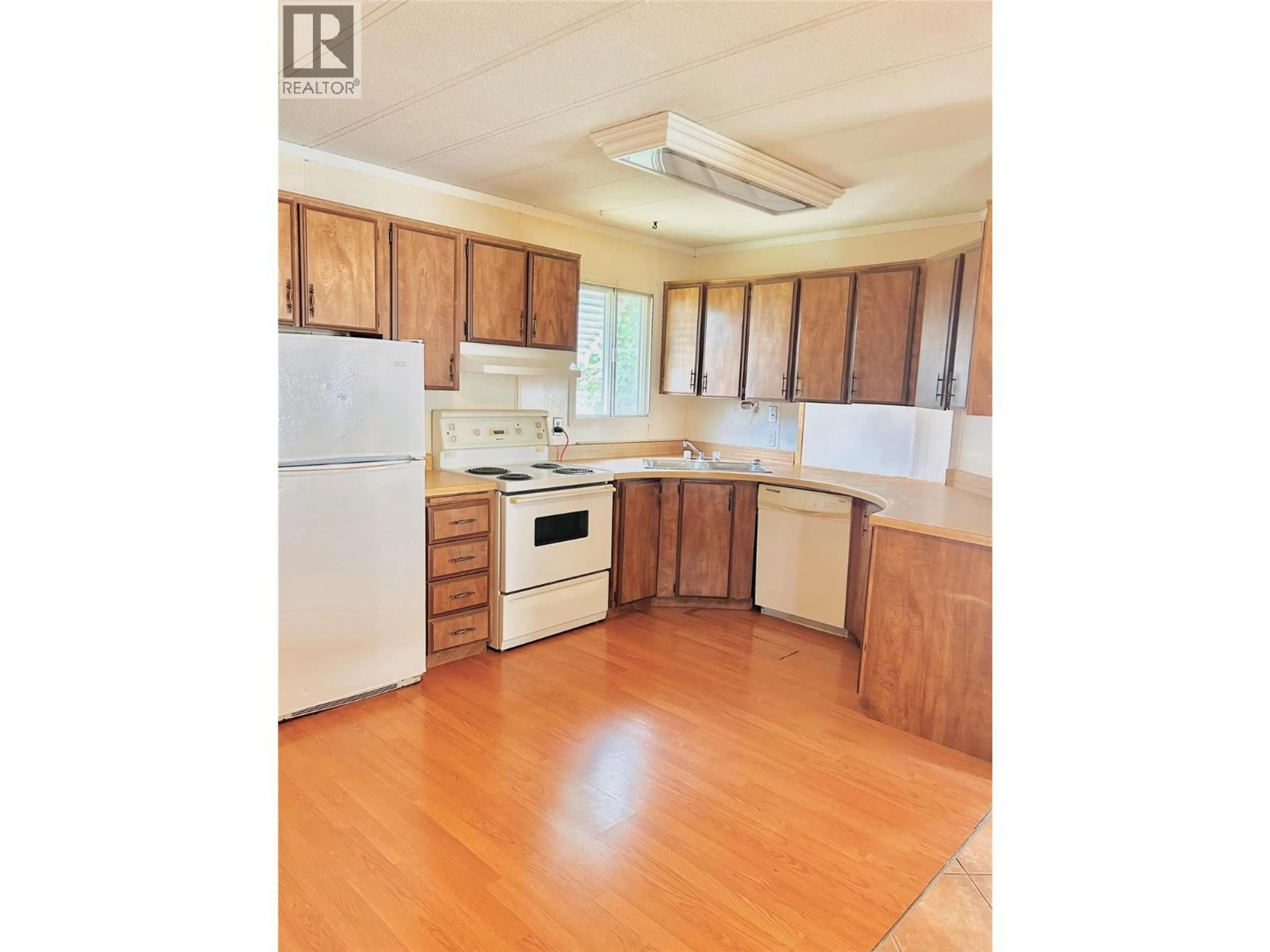 Standard kitchen, wood/laminate floor for 5161 69TH AVENUE NORTHEAST, Salmon Arm British Columbia V0E1K0
