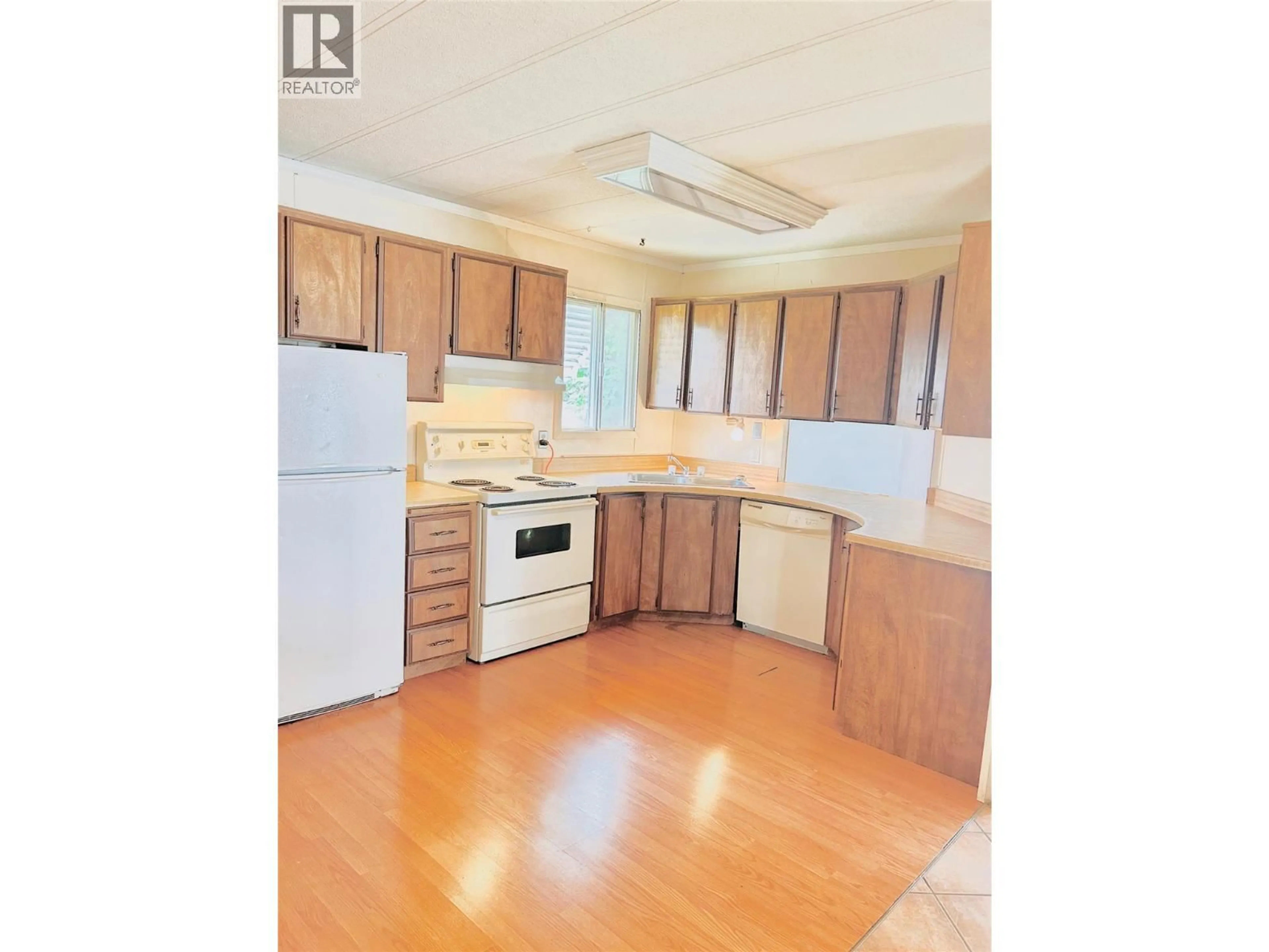 Standard kitchen, wood/laminate floor for 5161 69TH AVENUE NORTHEAST, Salmon Arm British Columbia V0E1K0
