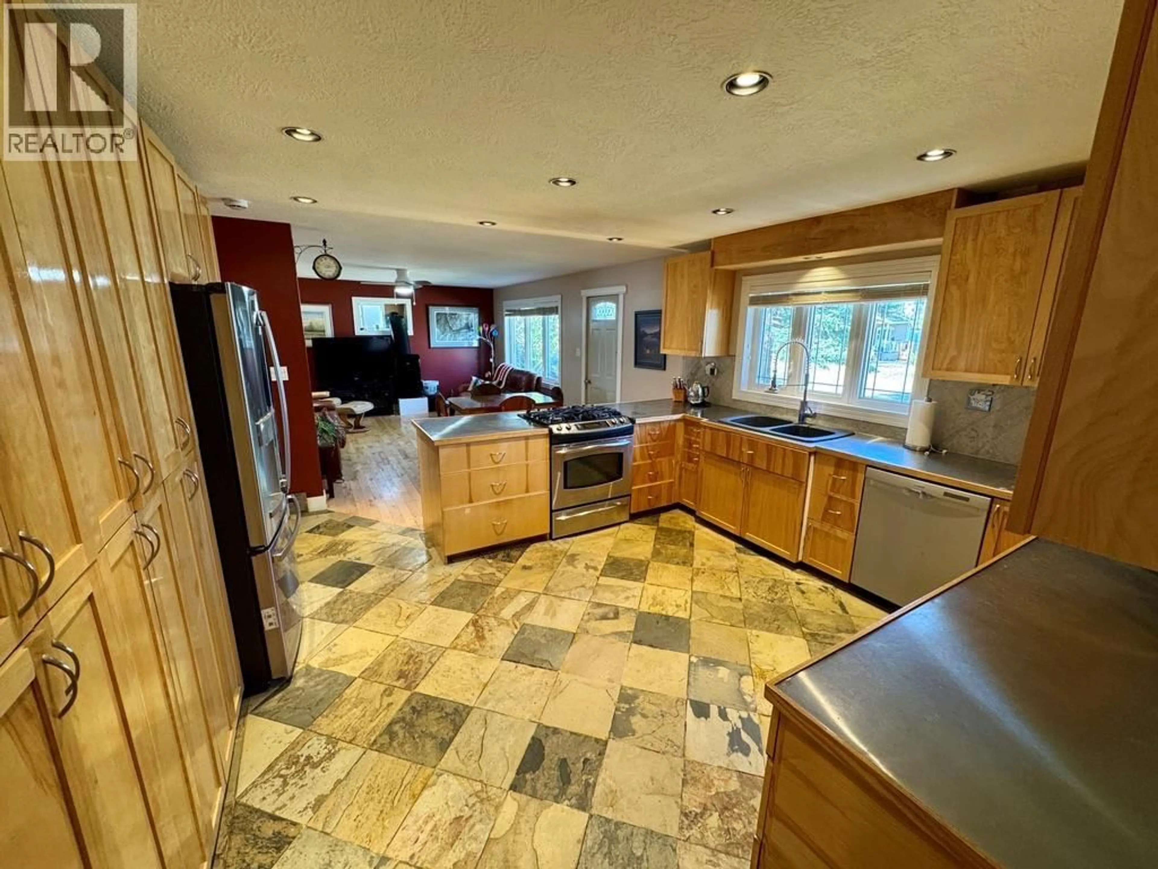 Open concept kitchen, ceramic/tile floor for 909 119 AVENUE, Dawson Creek British Columbia V1G3H9