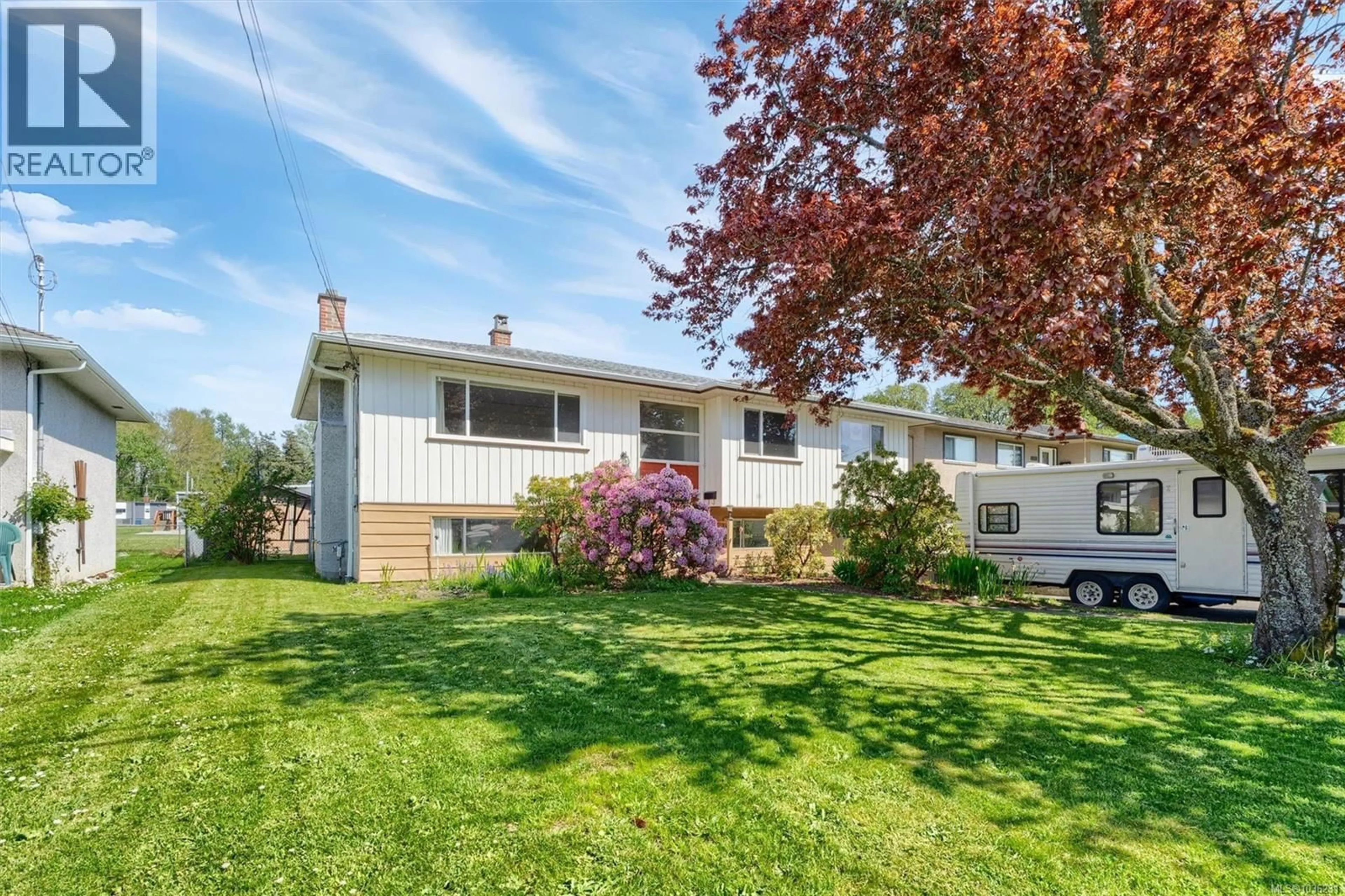 Home with vinyl exterior material, street for 3917 ANSELL ROAD, Saanich British Columbia V8P4W1