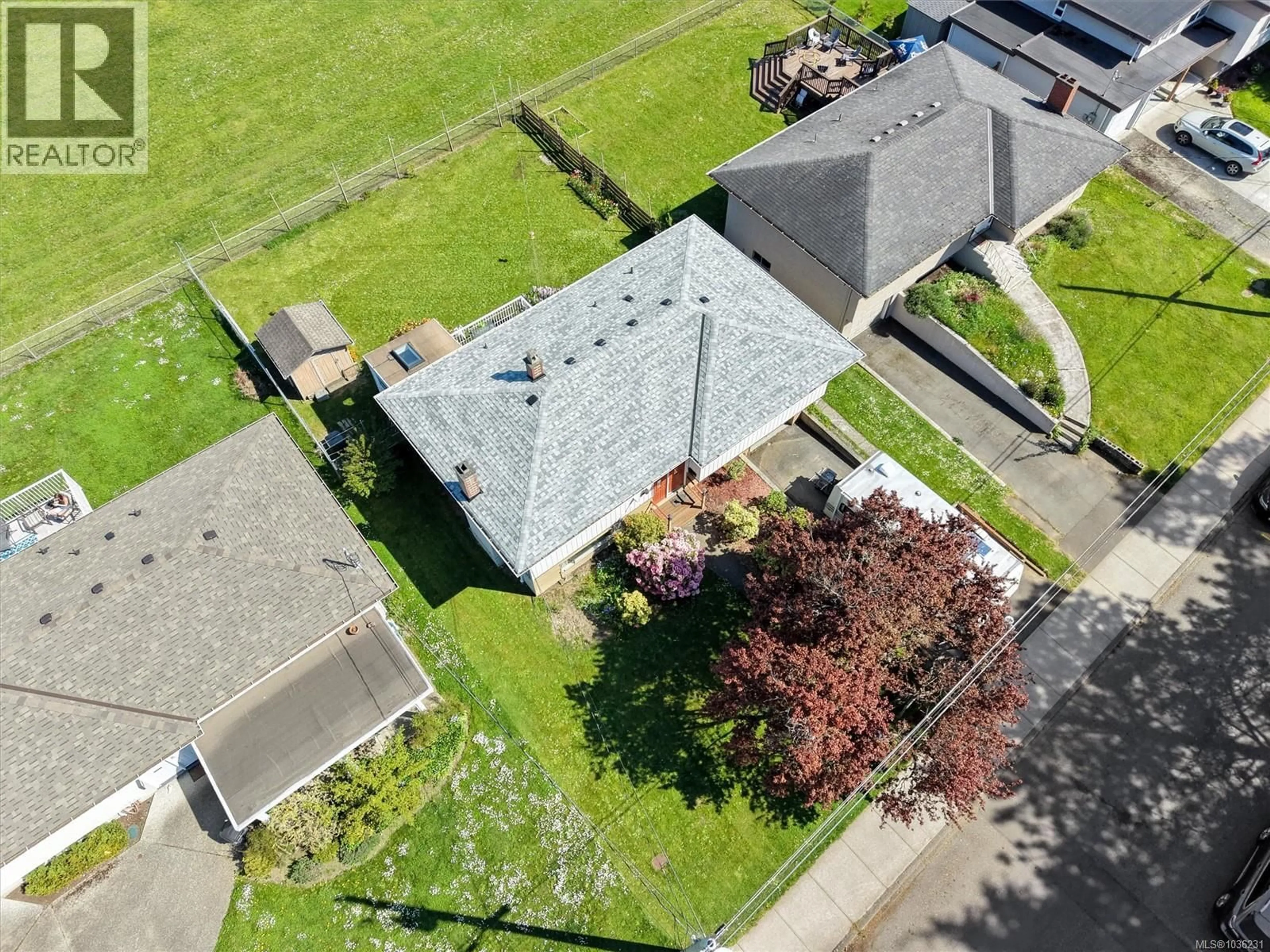 A pic from outside/outdoor area/front of a property/back of a property/a pic from drone, street for 3917 ANSELL ROAD, Saanich British Columbia V8P4W1